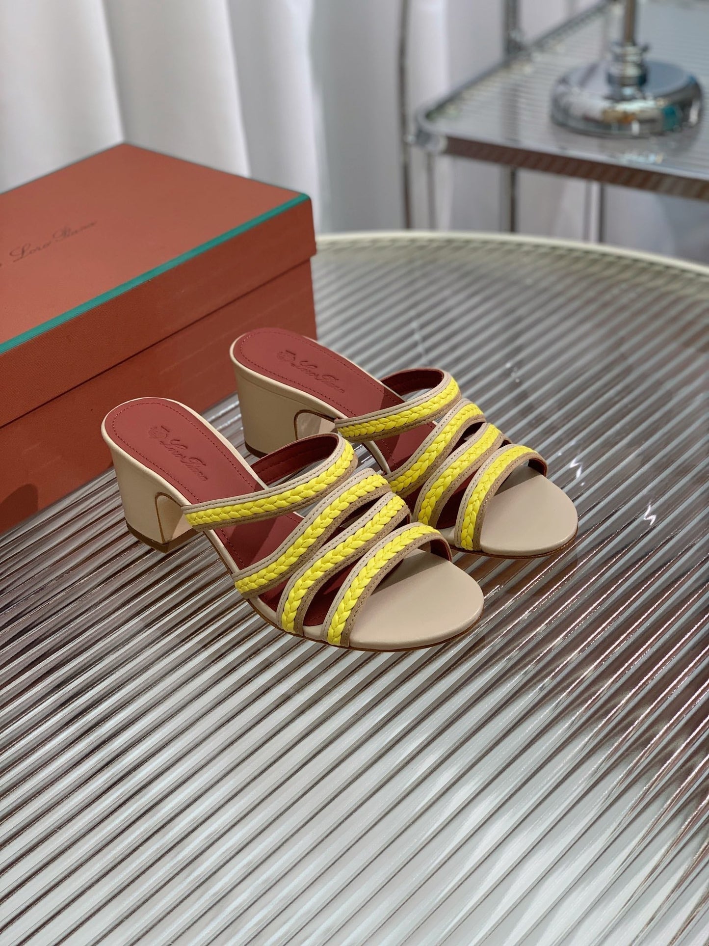 LP SPRIGHTLY CHARMS MID-SANDAL LEMON CALFSKIN - 35