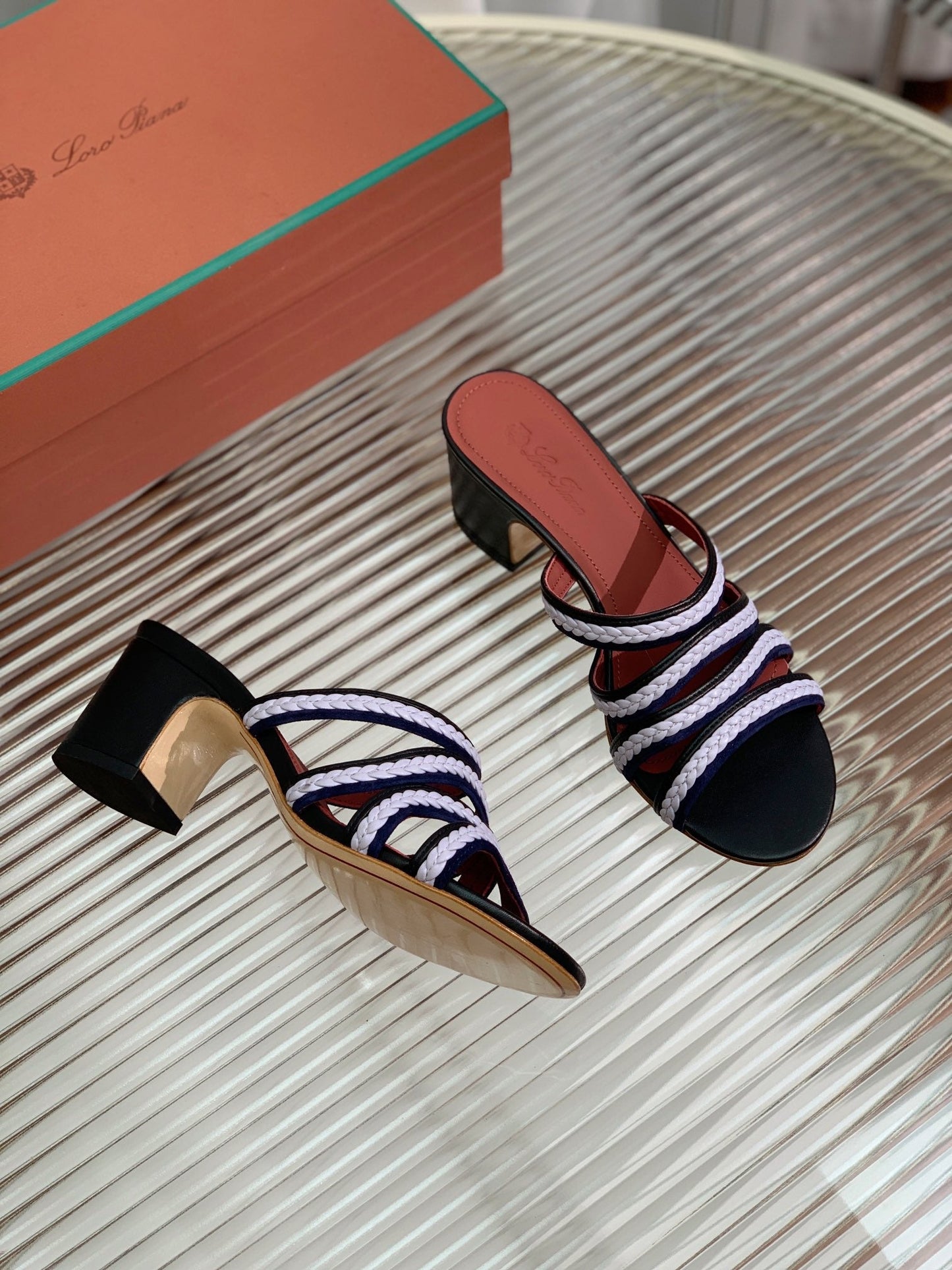 LP SPRIGHTLY CHARMS MID-SANDAL WHITE AND BLACK CALFSKIN - 35