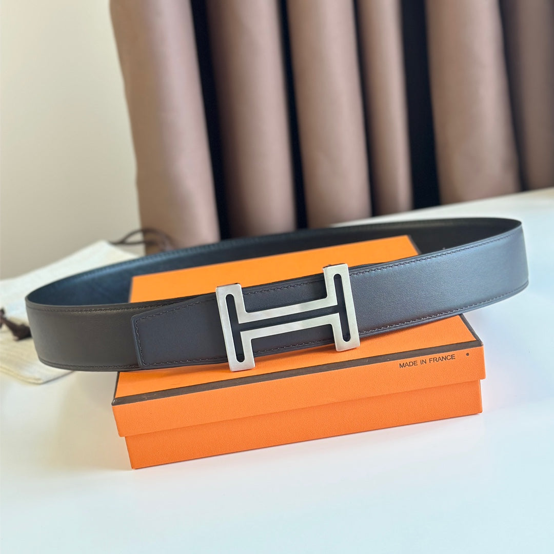 HM  BELT BUCKLE & REVERSIBLE BLACK LEATHER STRAP 38MM SILVER HARDWARE - 30