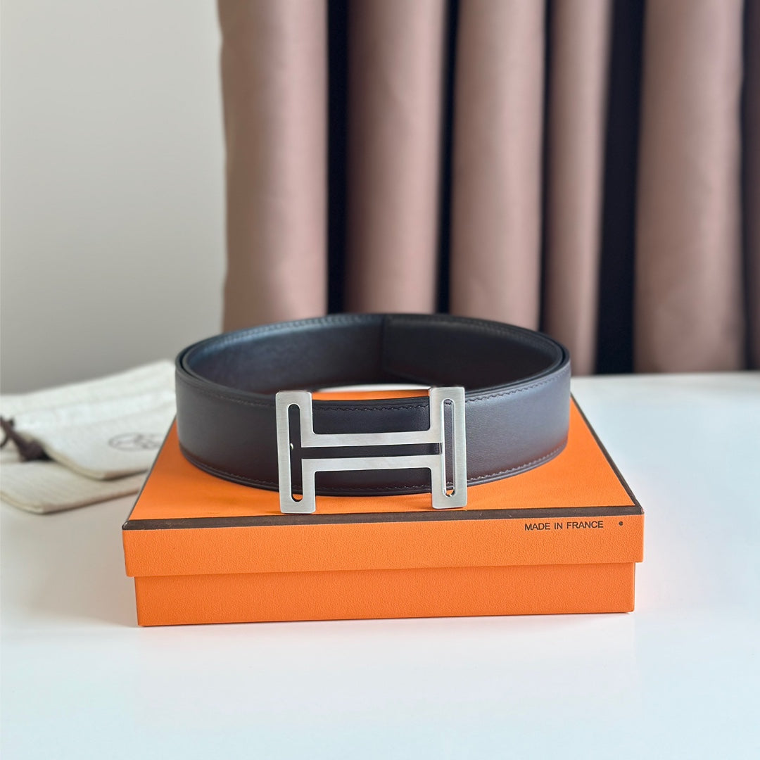 HM  BELT BUCKLE & REVERSIBLE BLACK LEATHER STRAP 38MM SILVER HARDWARE - 30