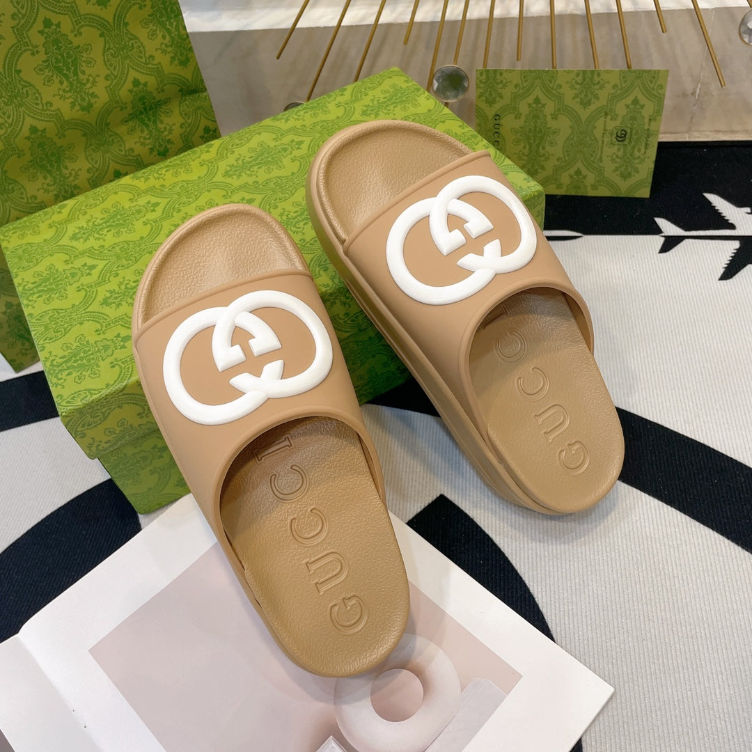 INTERLOCKING G SLIDE SANDAL IN TORTILLA BROWN IMPORTED TPU - 35