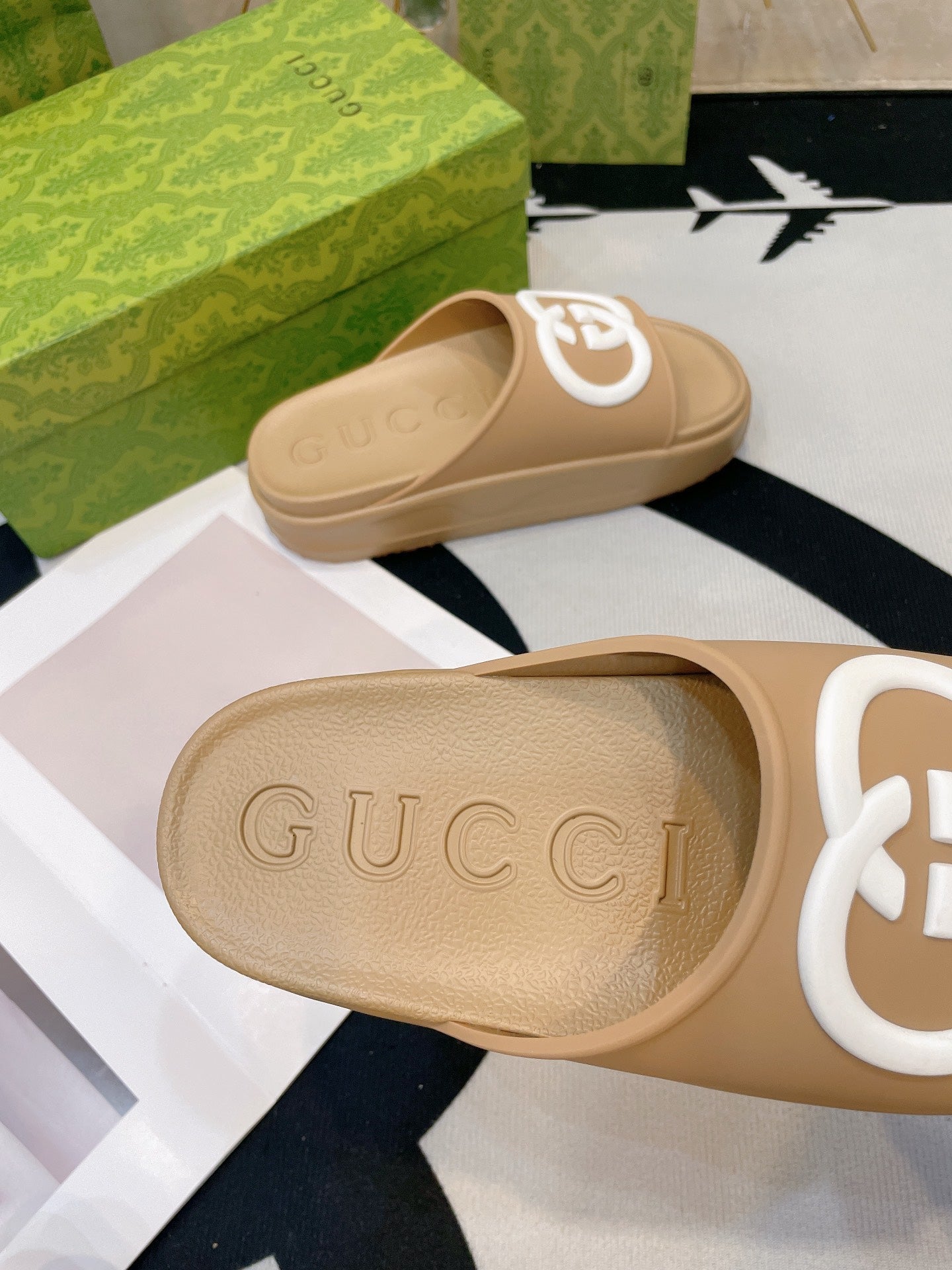 INTERLOCKING G SLIDE SANDAL IN TORTILLA BROWN IMPORTED TPU - 35