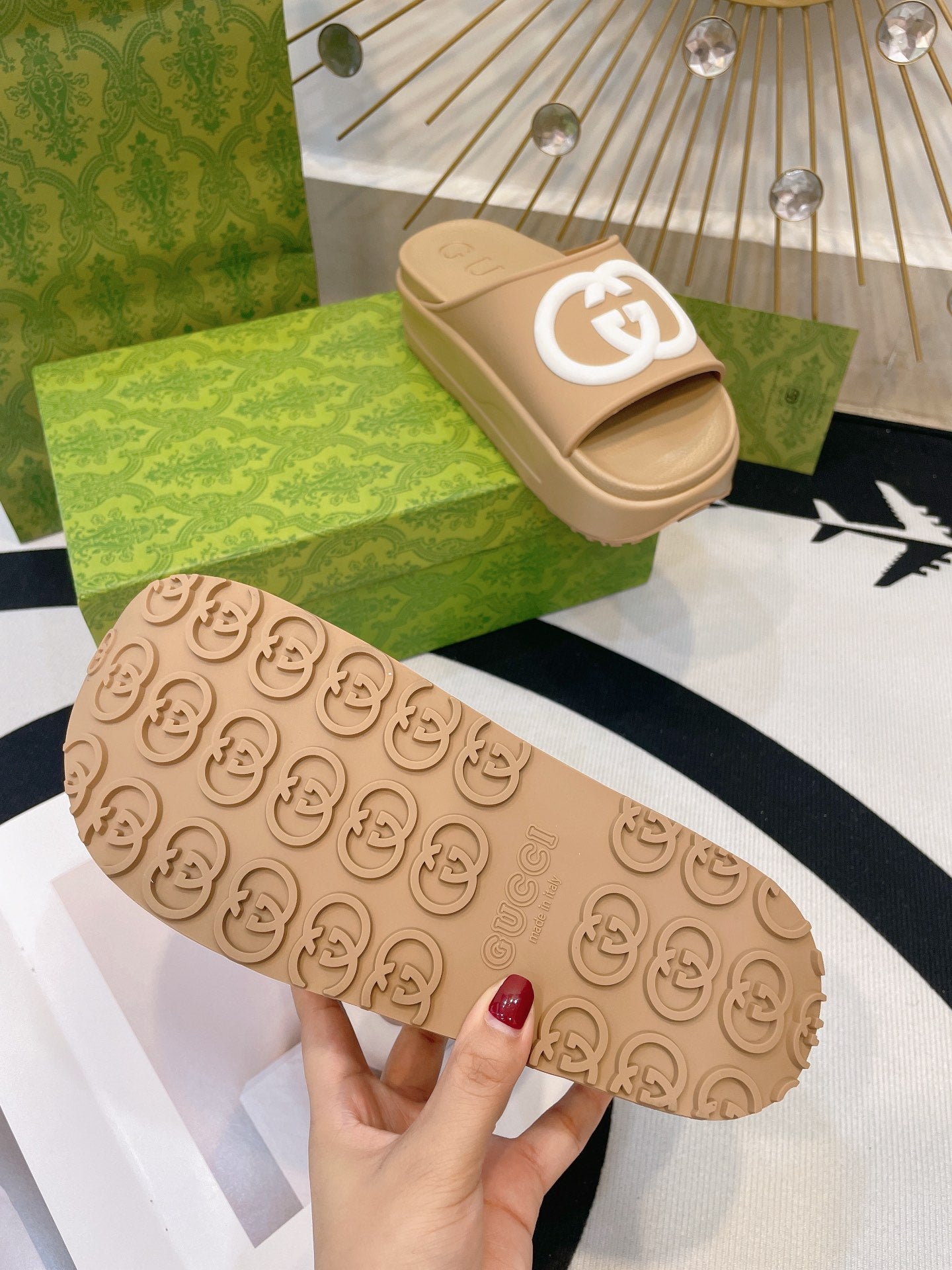 INTERLOCKING G SLIDE SANDAL IN TORTILLA BROWN IMPORTED TPU - 35