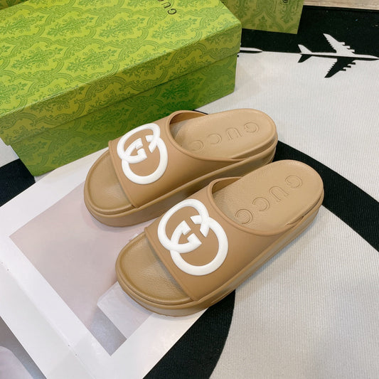 INTERLOCKING G SLIDE SANDAL IN TORTILLA BROWN IMPORTED TPU - 35