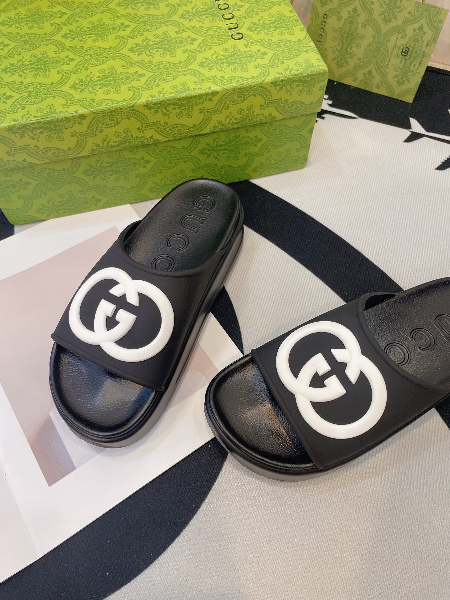 INTERLOCKING G SLIDE SANDAL IN BLACK IMPORTED TPU - 35
