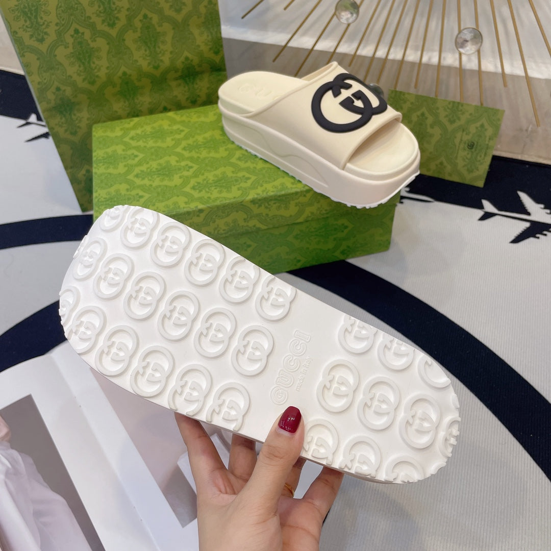 INTERLOCKING G SLIDE SANDAL IN WHITE CREAM IMPORTED TPU - 35
