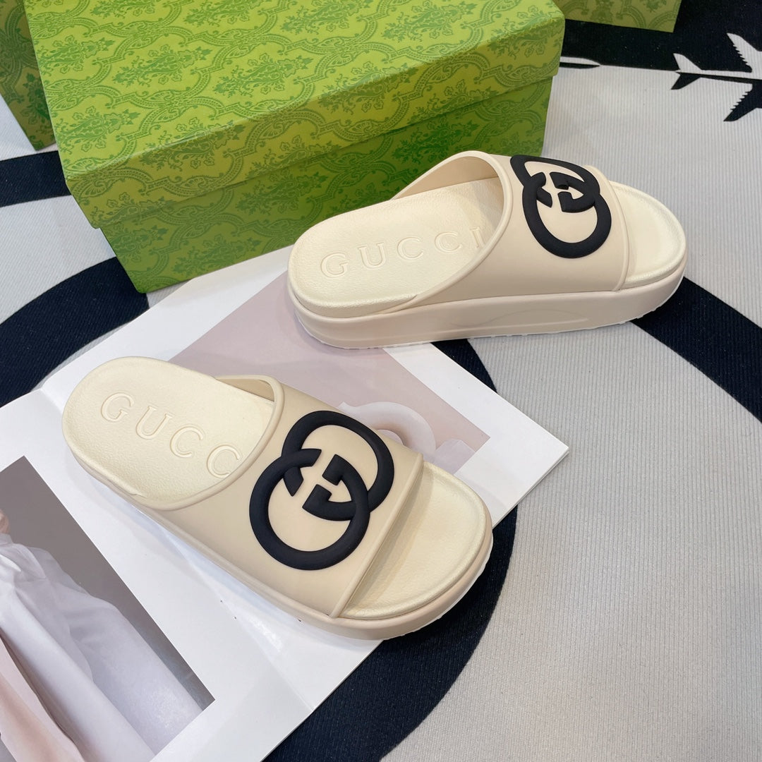 INTERLOCKING G SLIDE SANDAL IN WHITE CREAM IMPORTED TPU - 35