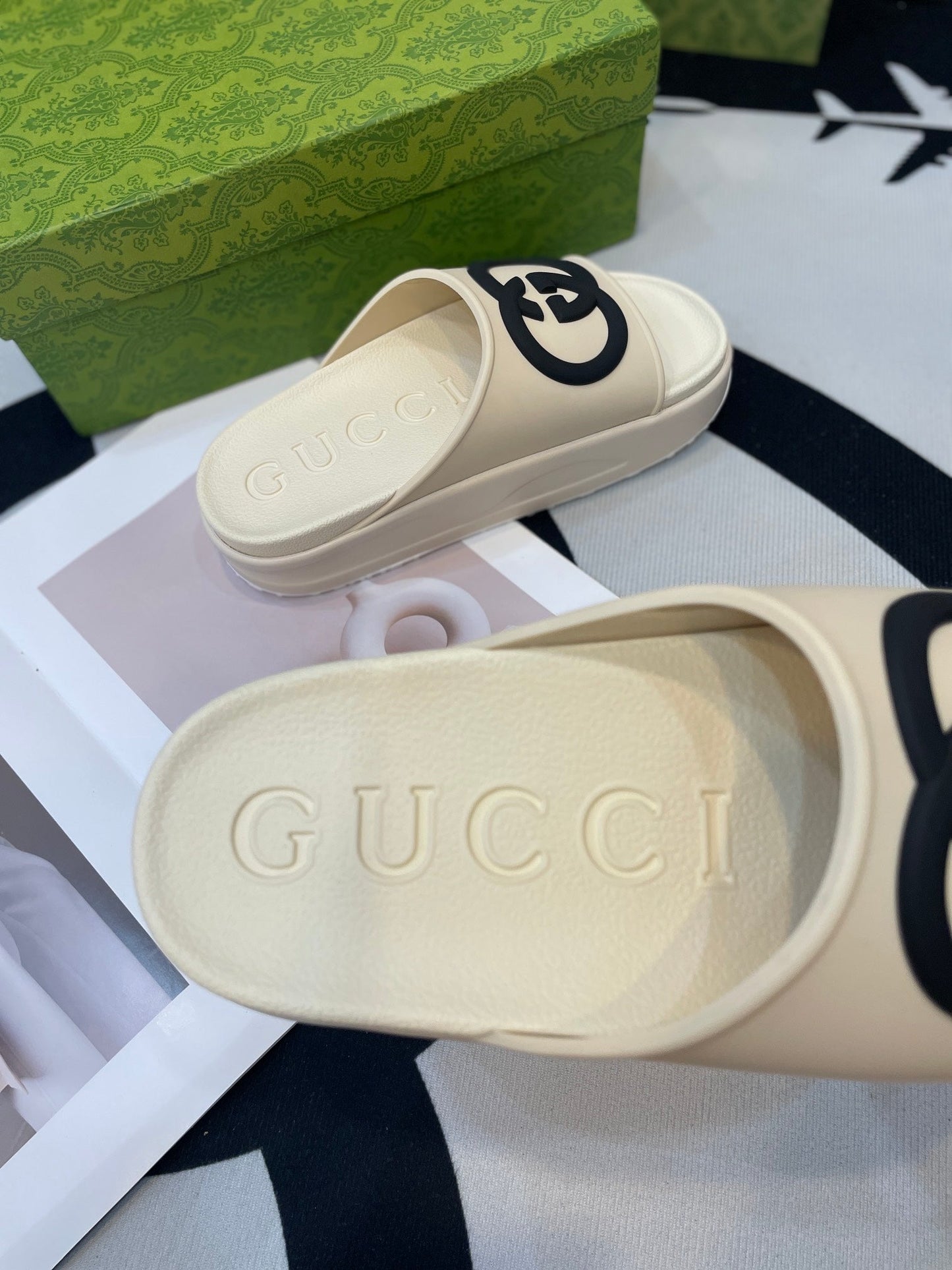 INTERLOCKING G SLIDE SANDAL IN WHITE CREAM IMPORTED TPU - 35