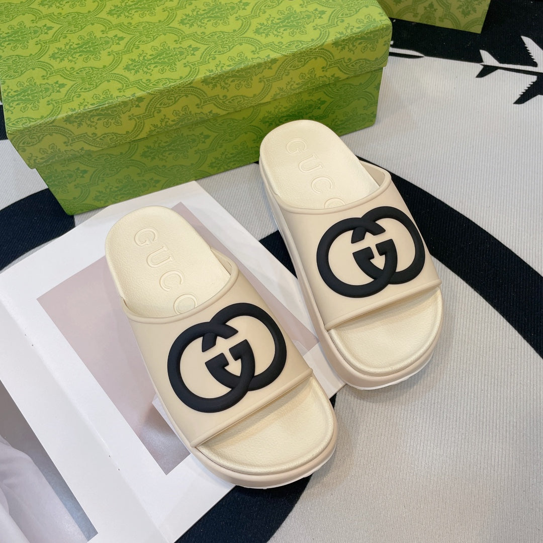 INTERLOCKING G SLIDE SANDAL IN WHITE CREAM IMPORTED TPU - 35
