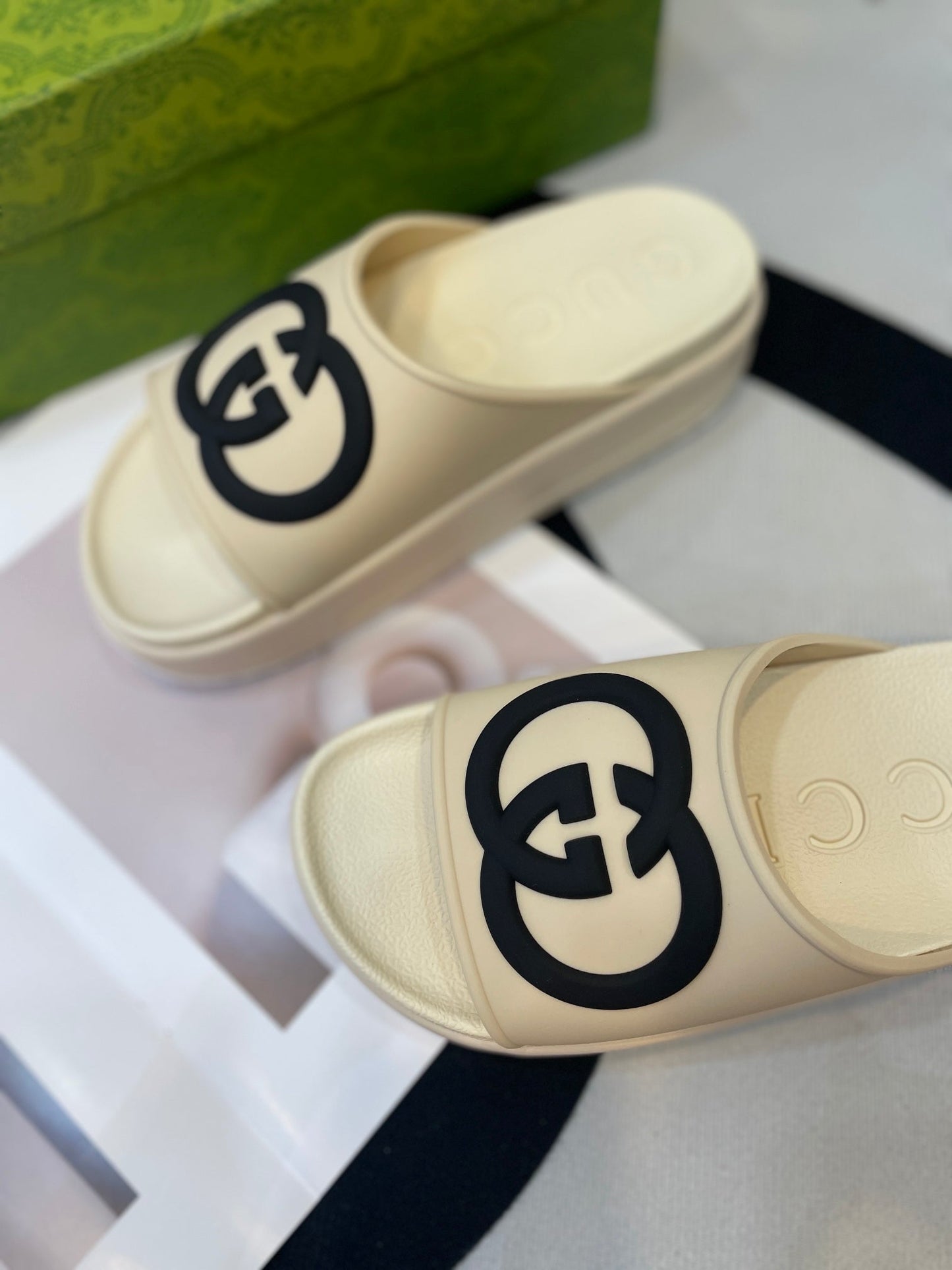 INTERLOCKING G SLIDE SANDAL IN WHITE CREAM IMPORTED TPU - 35