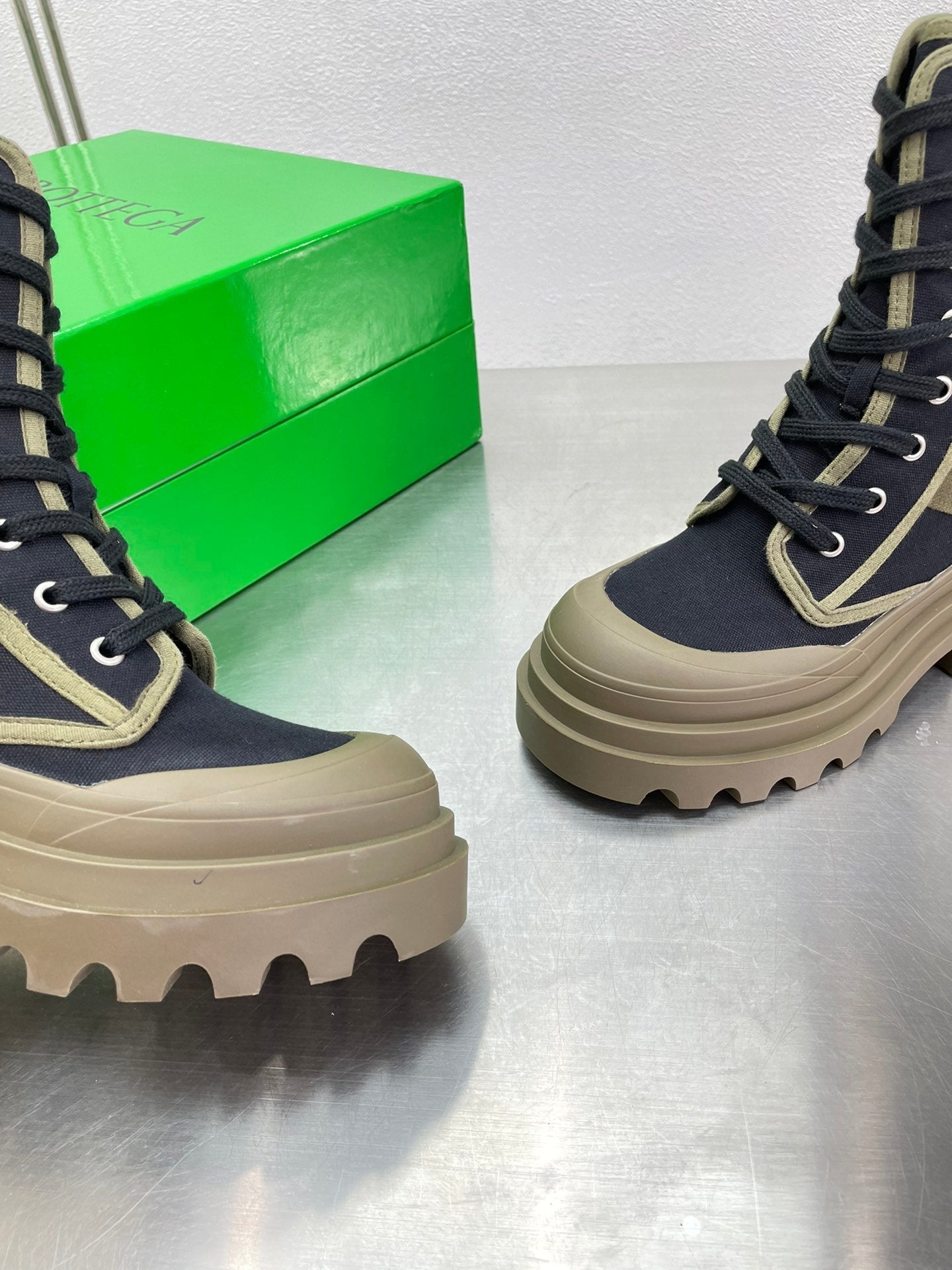 RIBBON BOMBER LACE-UP BOOTS IN BLACK MIX OLIVE GREEN CANVAS - 35