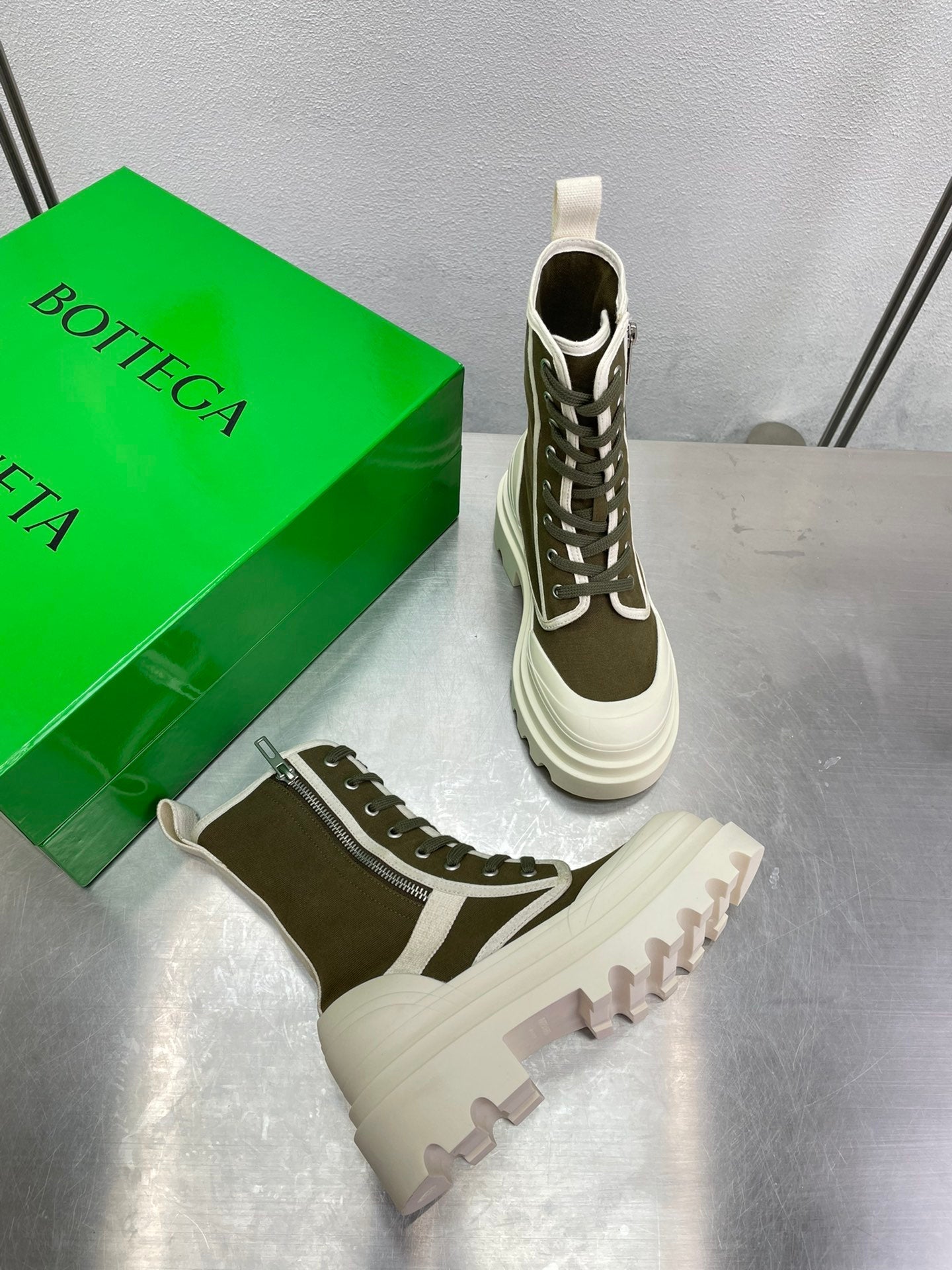RIBBON BOMBER LACE-UP BOOTS IN OLIVE GREEN MIX WHITE CANVAS - 35