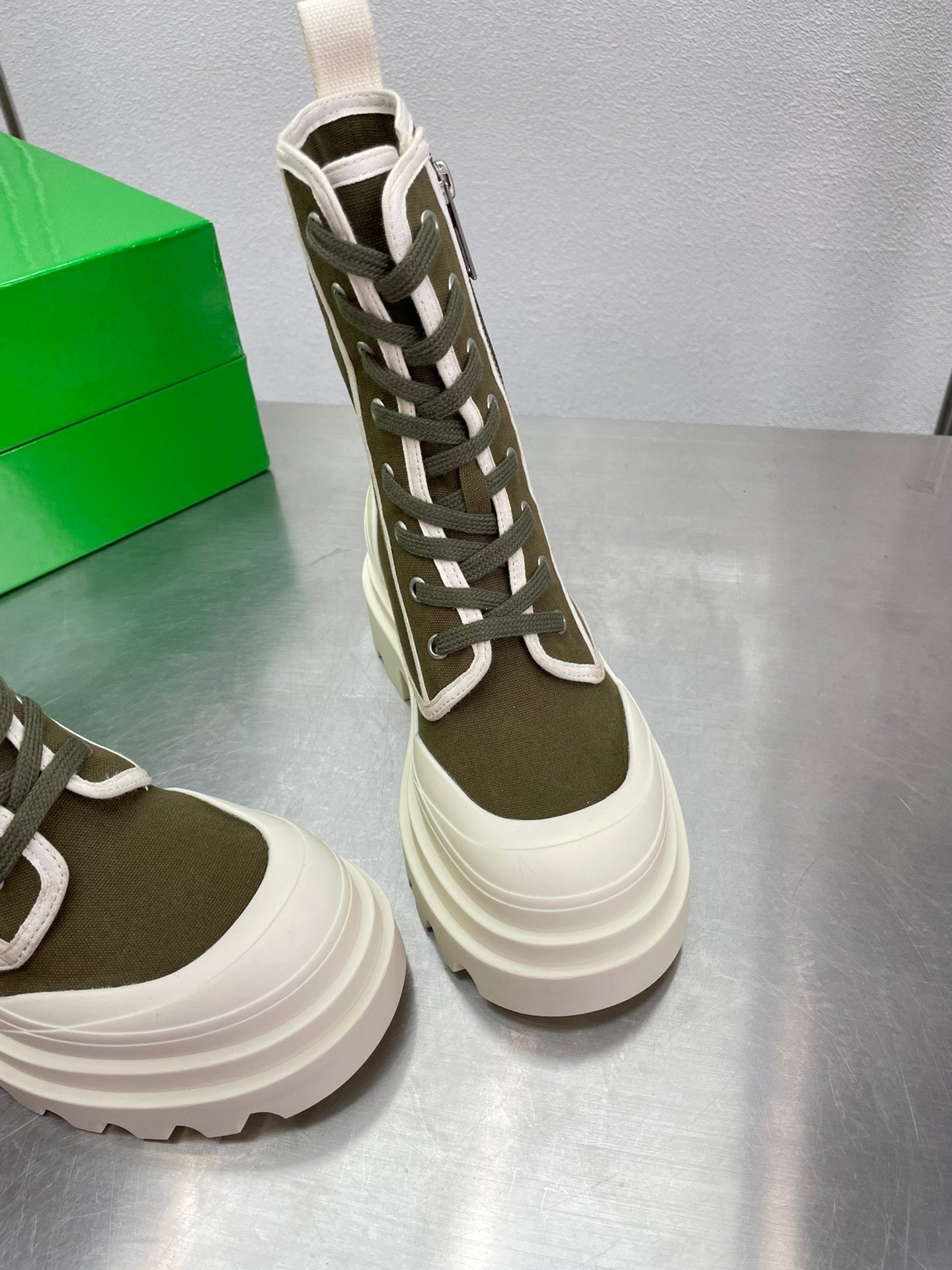 RIBBON BOMBER LACE-UP BOOTS IN OLIVE GREEN MIX WHITE CANVAS - 35
