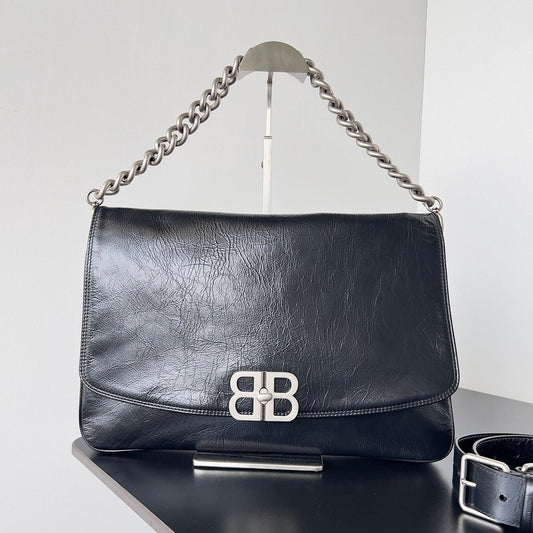 Сумка BB SOFT FLAP BAG 36 зі шкіри теляти PEACH чорного кольору, срібляста фурнітура