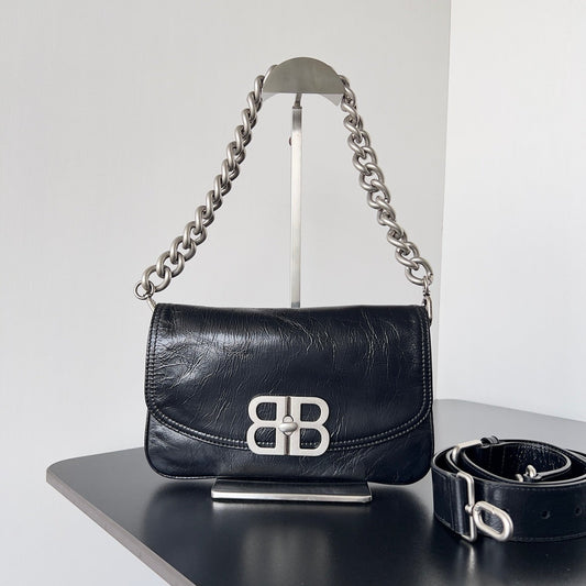 СУМКА BB SOFT FLAP BAG 25 З ЧОРНОЇ ТЕЛЯЧОЇ ШКІРИ ТА СРІБНОЮ ФУРНІТУРОЮ