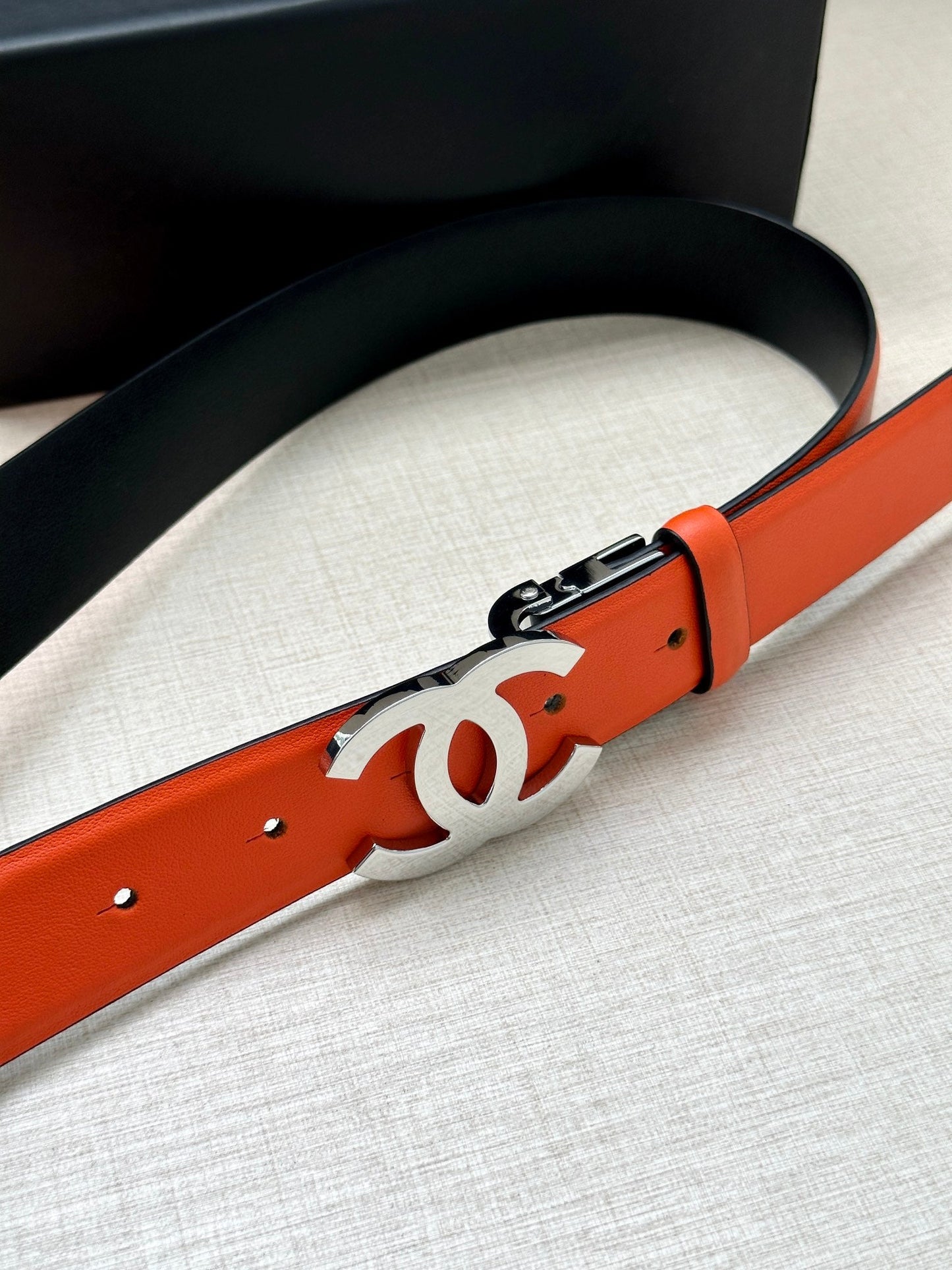 CC 30MM BELT IN FIRE ORANGE AND BLACK CALFSKIN WITH SILVER HARDWARE - 30