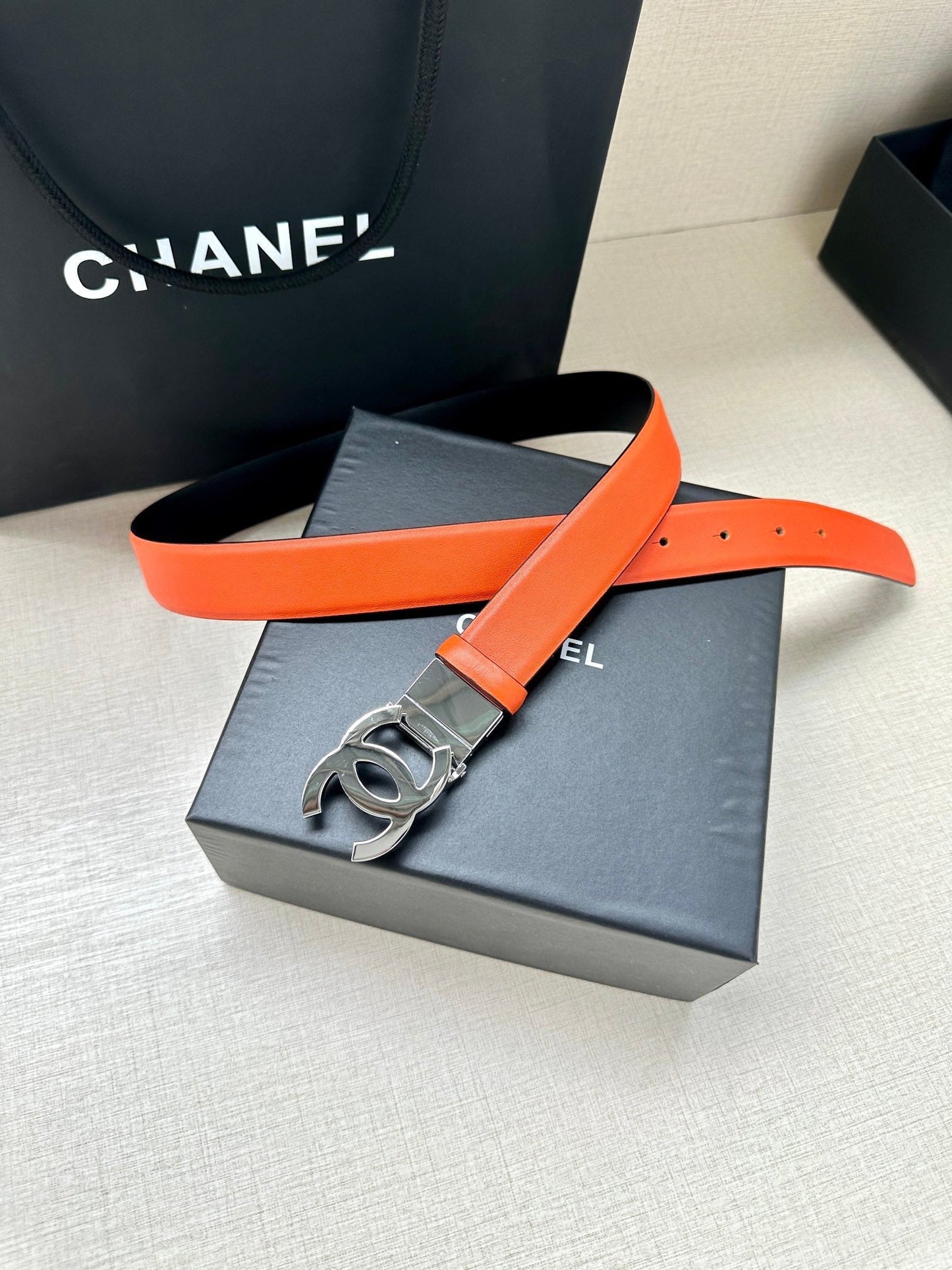 CC 30MM BELT IN FIRE ORANGE AND BLACK CALFSKIN WITH SILVER HARDWARE - 30