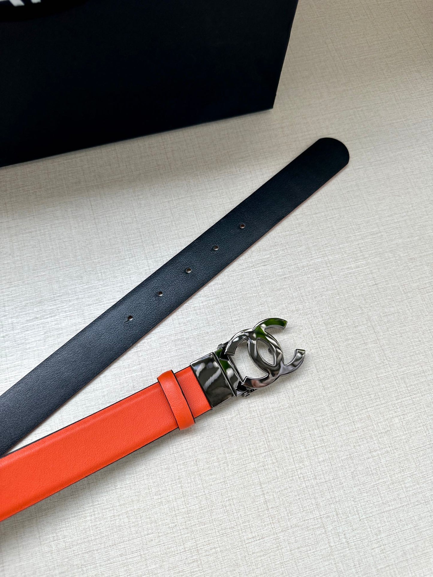 CC 30MM BELT IN FIRE ORANGE AND BLACK CALFSKIN WITH SILVER HARDWARE - 30
