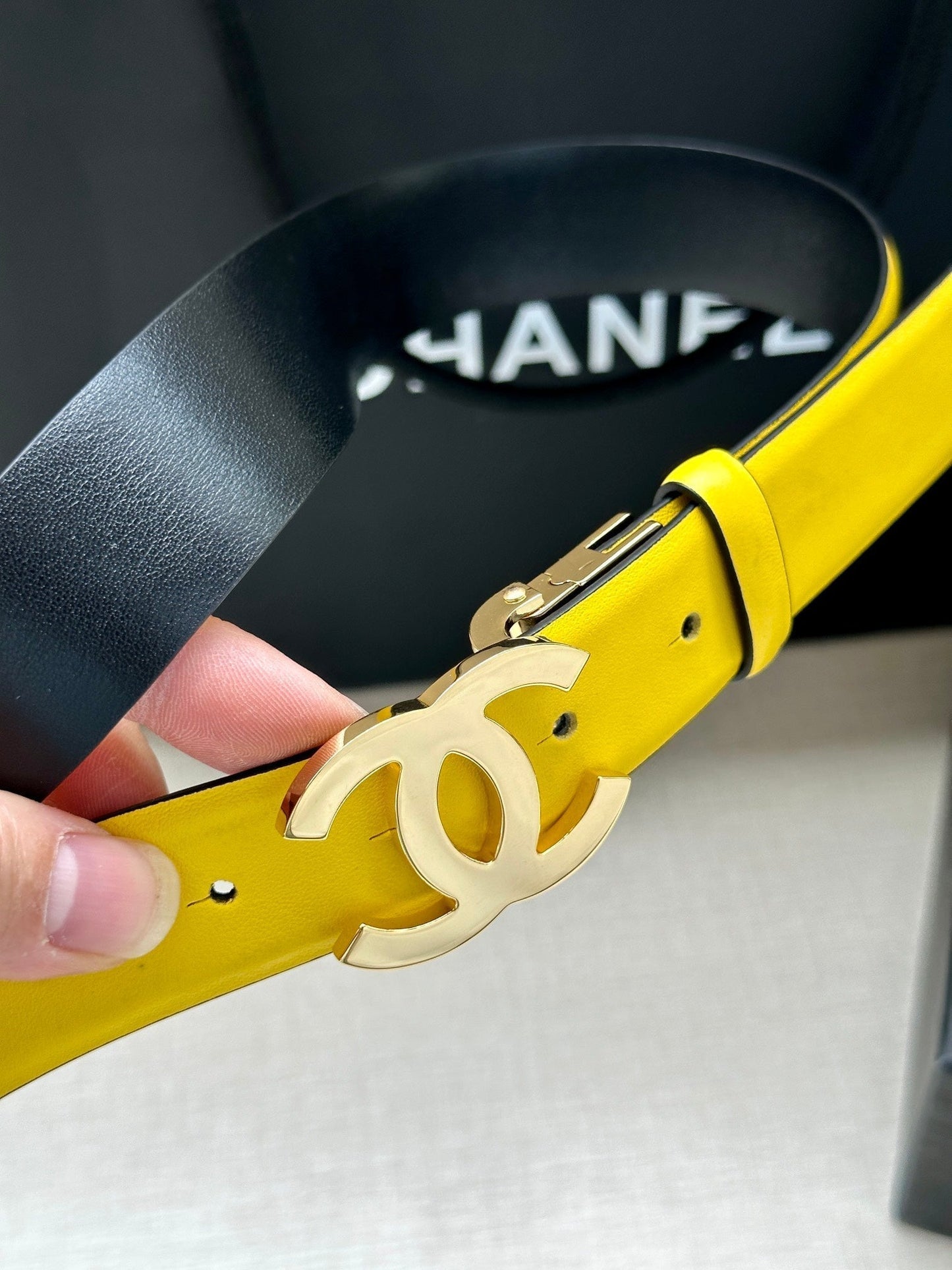 CC 30MM BELT IN BRIGHT YELLOW AND BLACK CALFSKIN WITH GOLD HARDWARE - 30