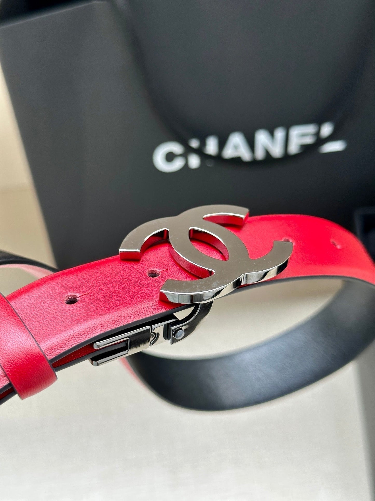 CC 30MM BELT IN CHERRY RED AND BLACK CALFSKIN WITH SILVER HARDWARE - 30