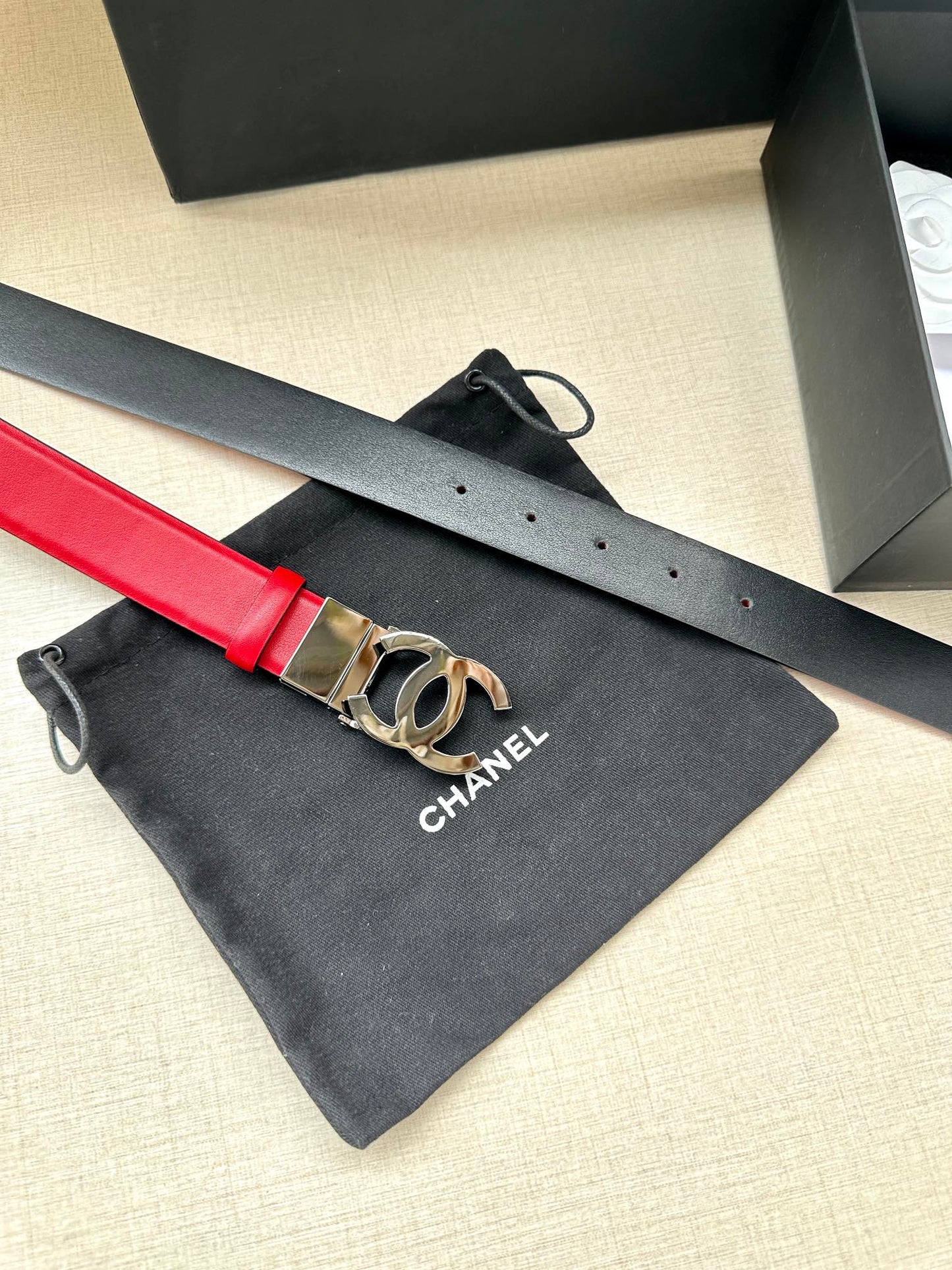 CC 30MM BELT IN CHERRY RED AND BLACK CALFSKIN WITH GOLD HARDWARE - 30