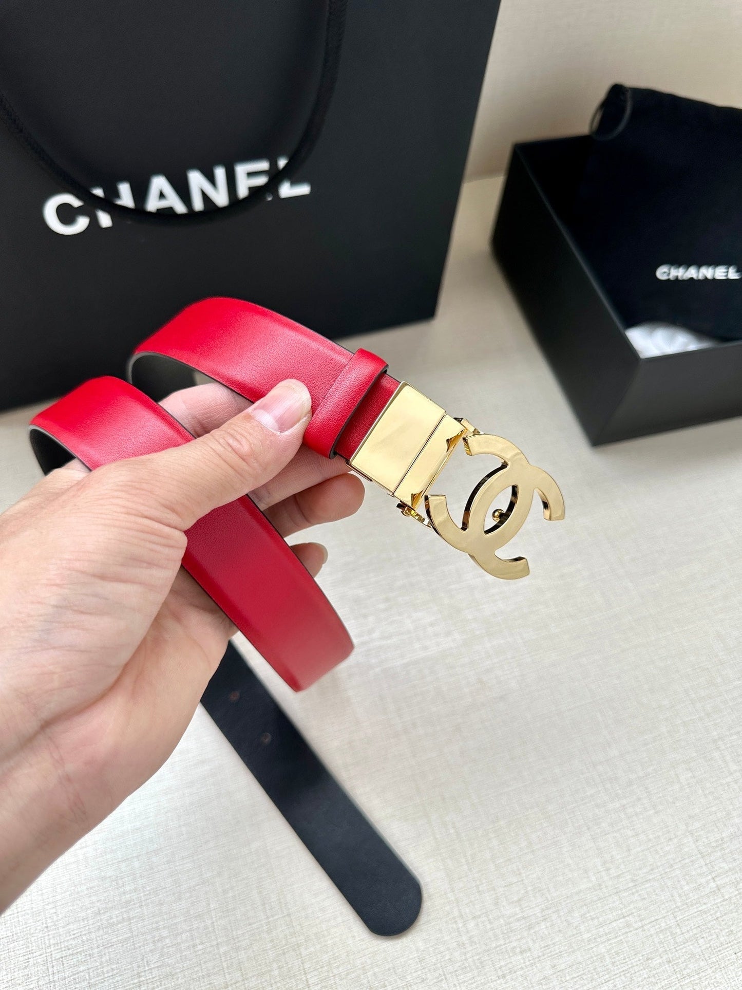 CC 30MM BELT IN CHERRY RED AND BLACK CALFSKIN WITH GOLD HARDWARE - 30