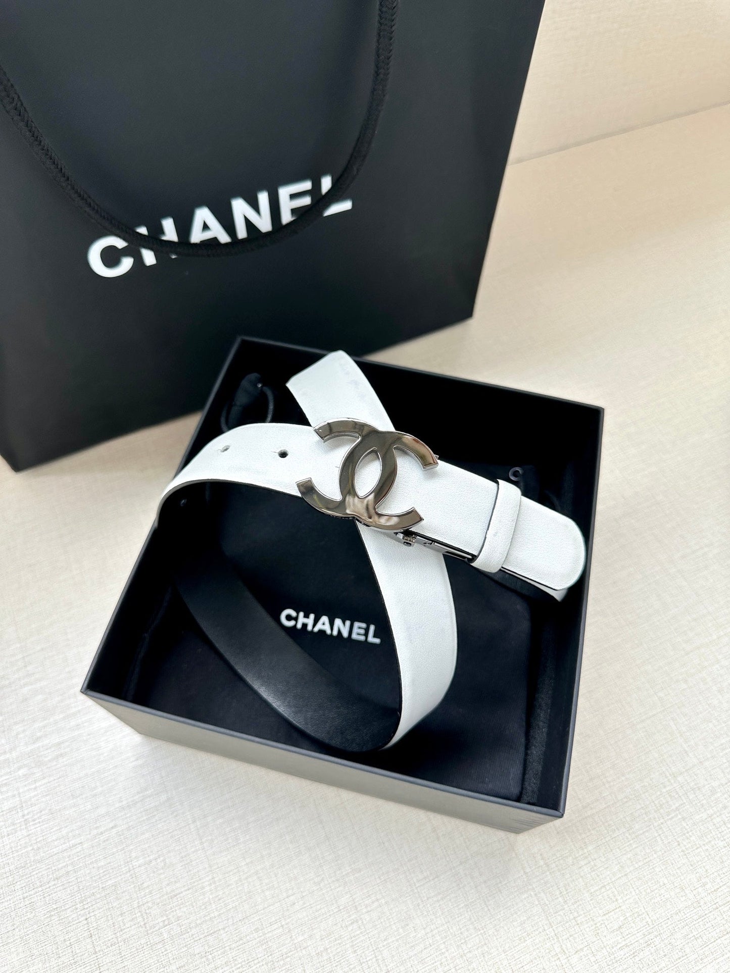 CC 30MM BELT IN WHITE AND BLACK CALFSKIN WITH SILVER HARDWARE - 30