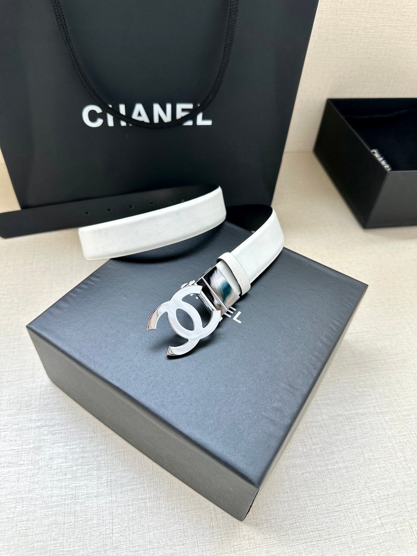 CC 30MM BELT IN WHITE AND BLACK CALFSKIN WITH SILVER HARDWARE - 30