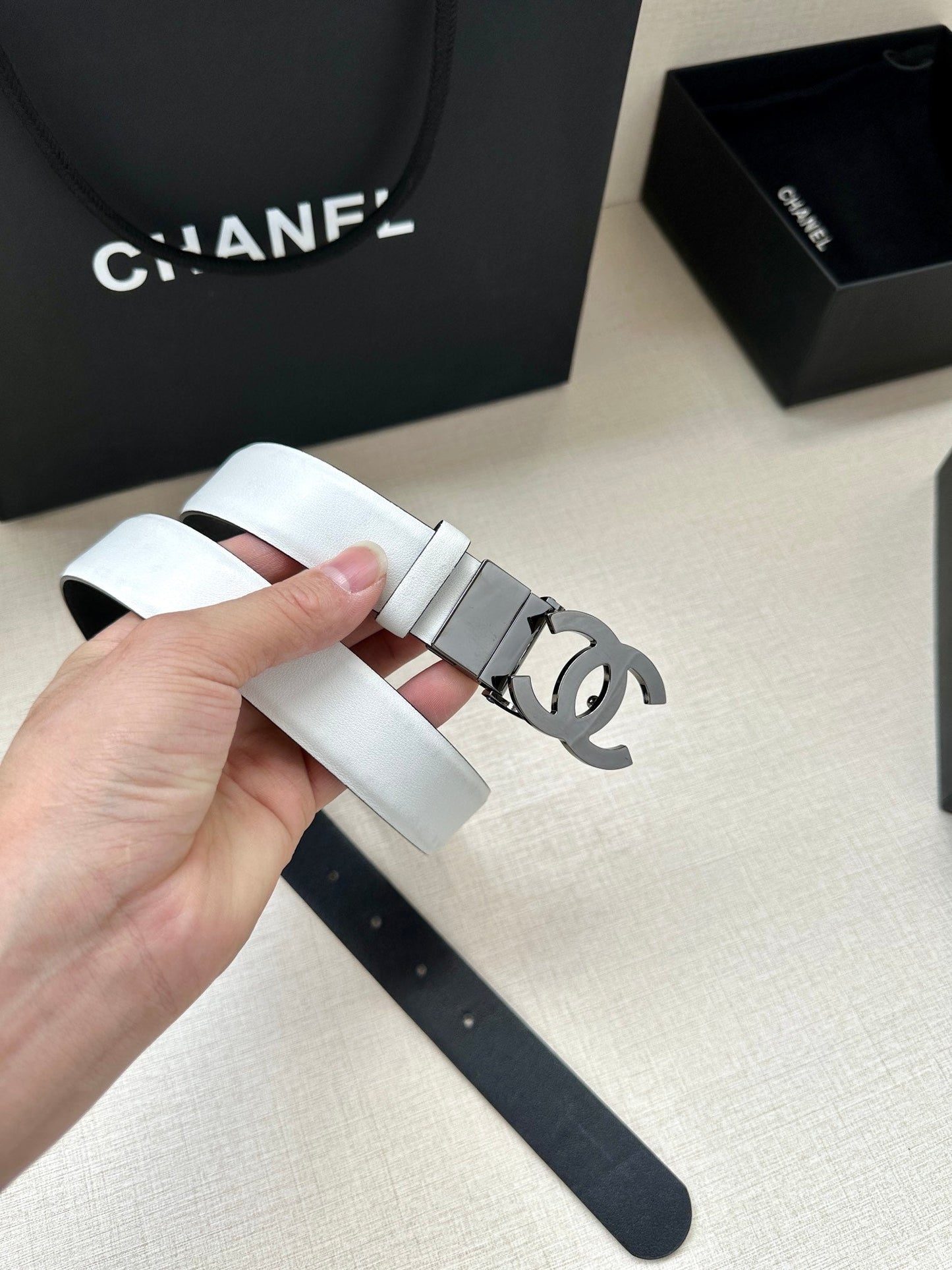 CC 30MM BELT IN WHITE AND BLACK CALFSKIN WITH SILVER HARDWARE - 30