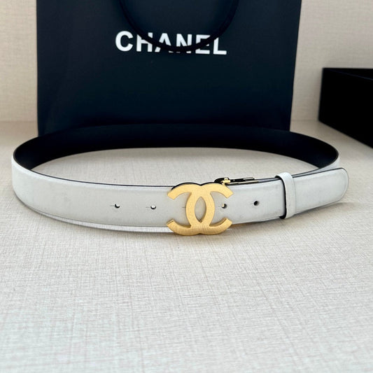 CC 30MM BELT IN WHITE AND BLACK CALFSKIN WITH GOLD HARDWARE - 30