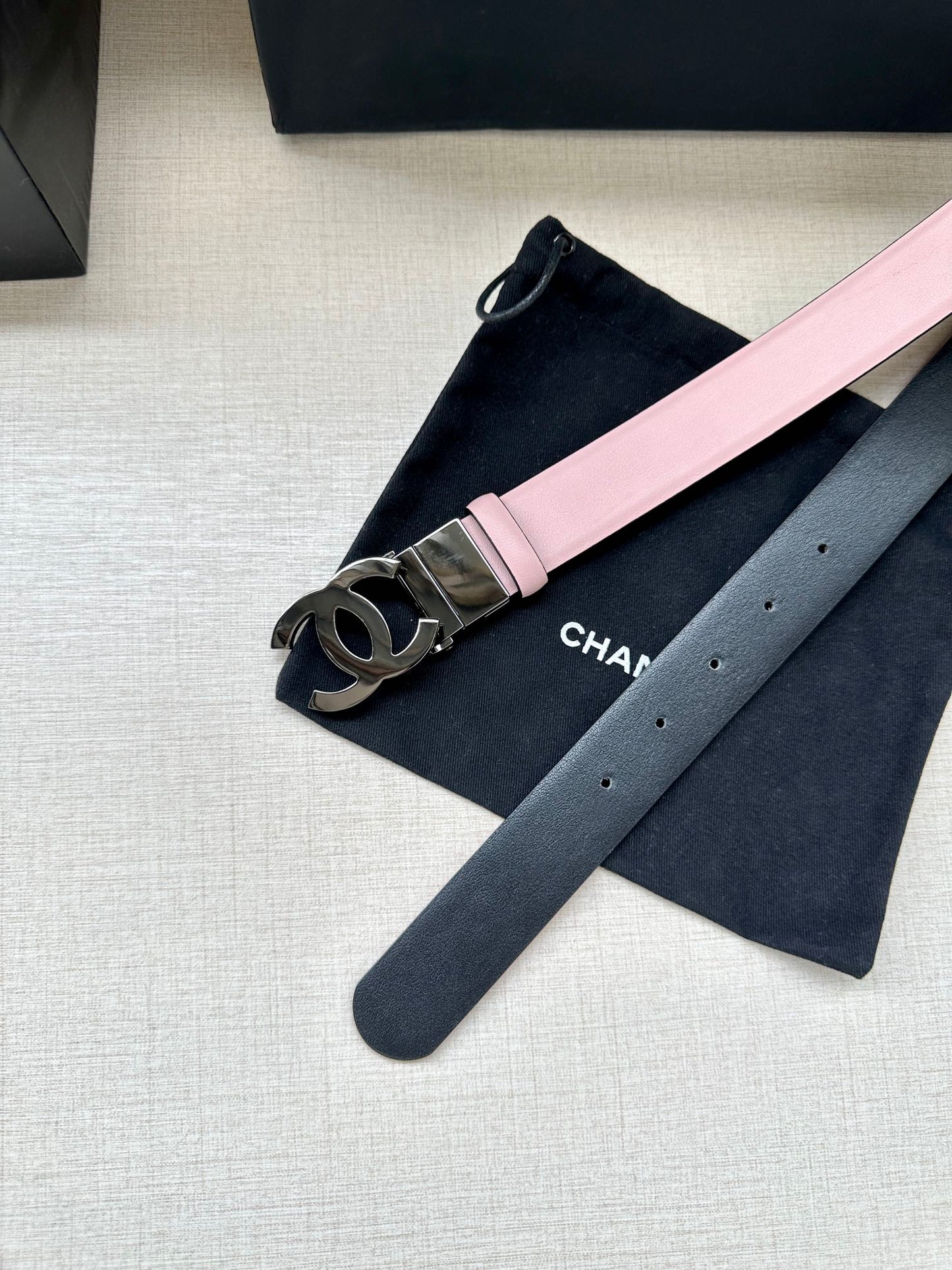 CC 30MM BELT IN LIGHT PINK AND BLACK CALFSKIN WITH SILVER HARDWARE - 30