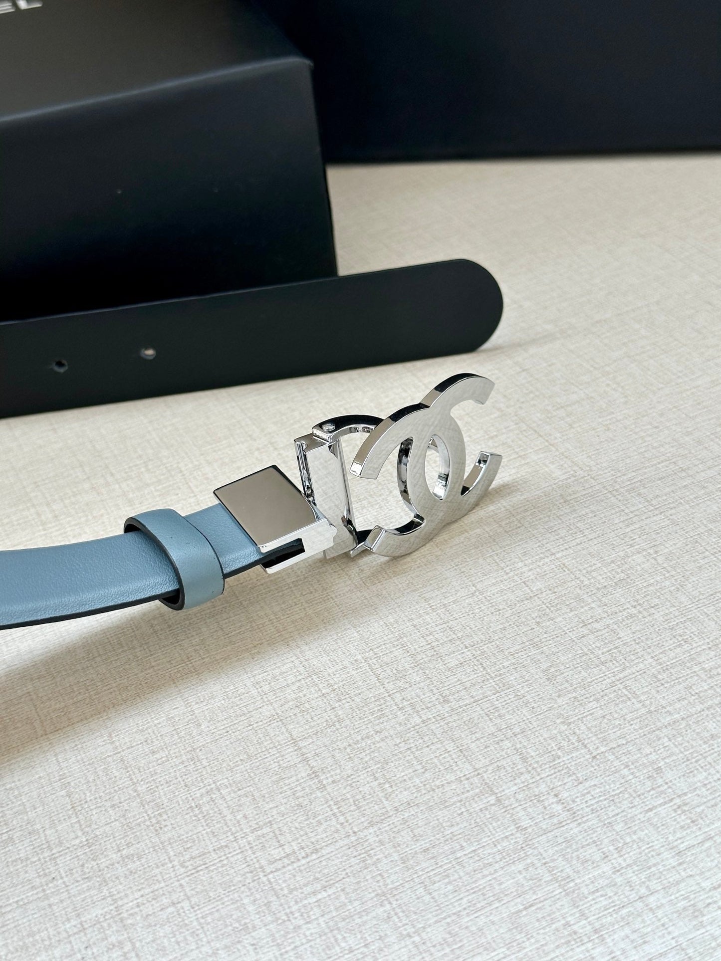CC 30MM BELT IN STONE BLUE AND BLACK CALFSKIN WITH SILVER HARDWARE - 30