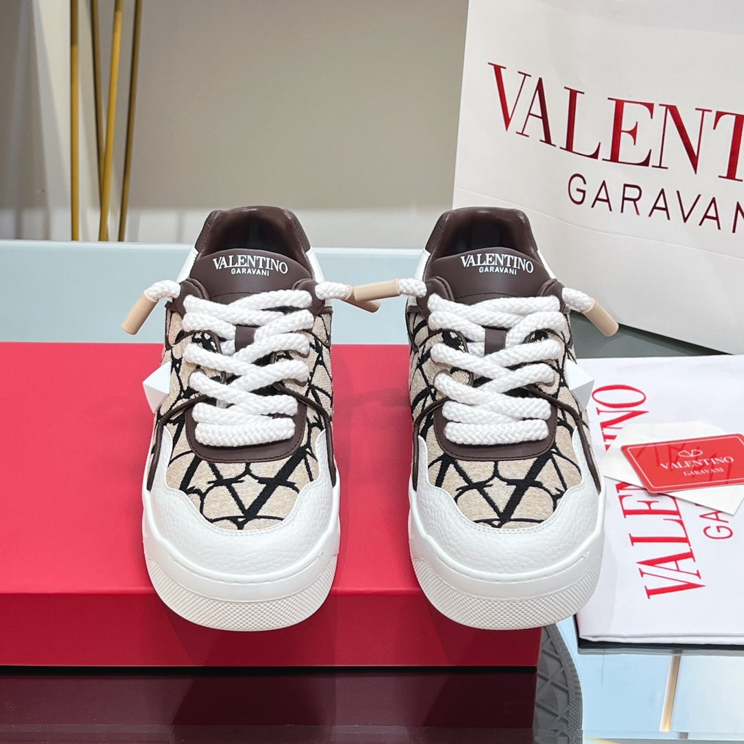 VALENTINO 25S GARAVANI ONE STUD XL PLATFORM SNEAKERS IN WHITE LAMBSKIN AND BEIGE CANVAS - 35
