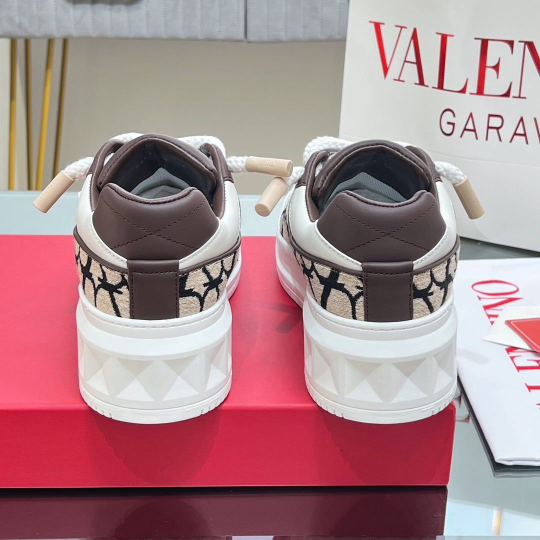 VALENTINO 25S GARAVANI ONE STUD XL PLATFORM SNEAKERS IN WHITE LAMBSKIN AND BEIGE CANVAS - 35