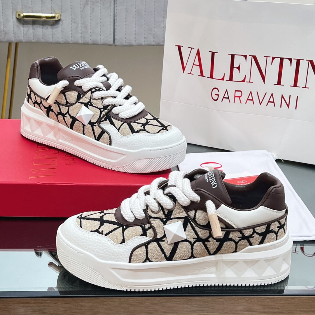 VALENTINO 25S GARAVANI ONE STUD XL PLATFORM SNEAKERS IN WHITE LAMBSKIN AND BEIGE CANVAS - 35