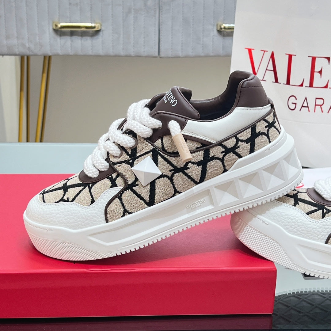 VALENTINO 25S GARAVANI ONE STUD XL PLATFORM SNEAKERS IN WHITE LAMBSKIN AND BEIGE CANVAS - 35