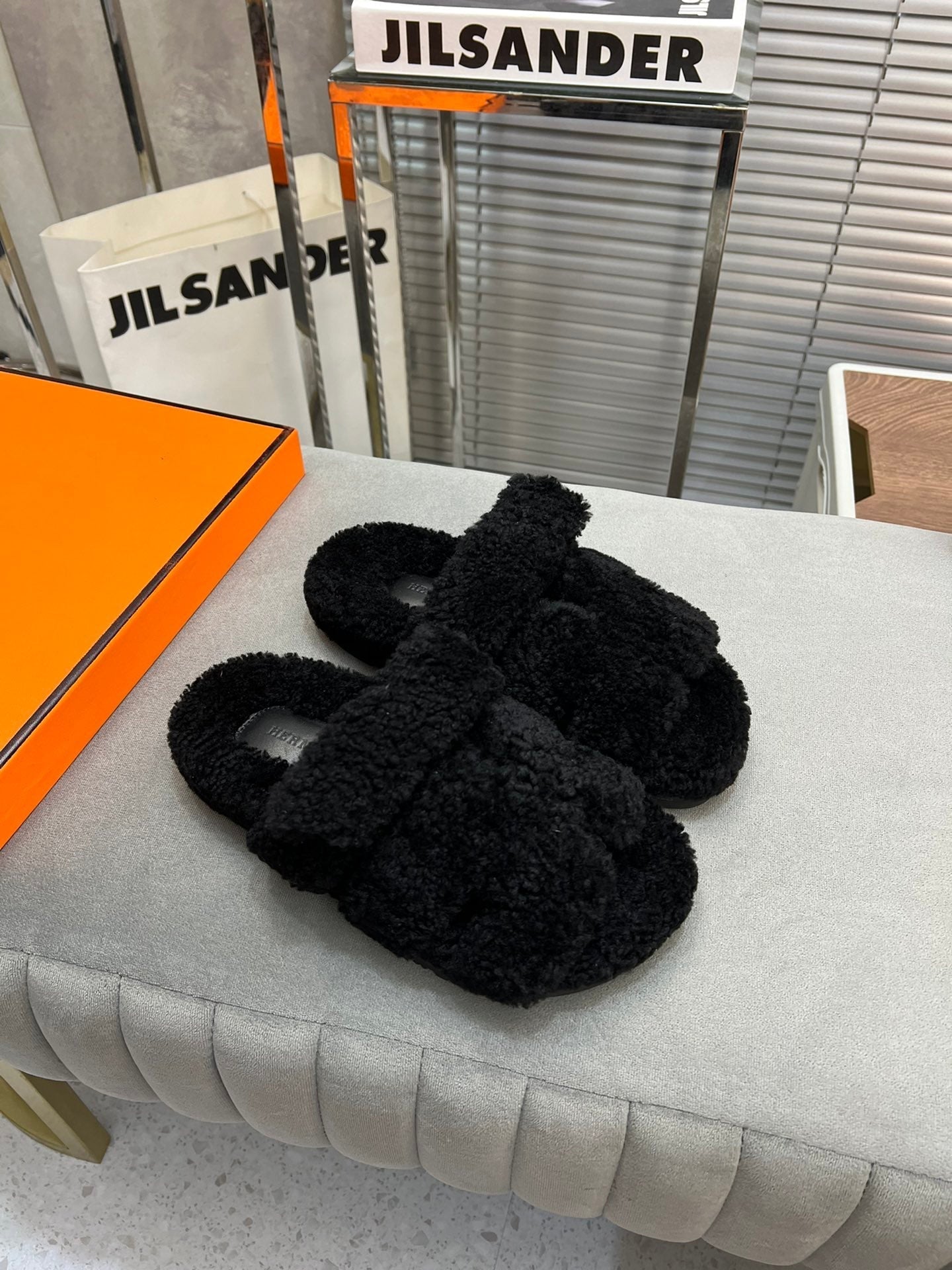 CHYPRE SLIPPERS IN BLACK LAMB WOOL - 35