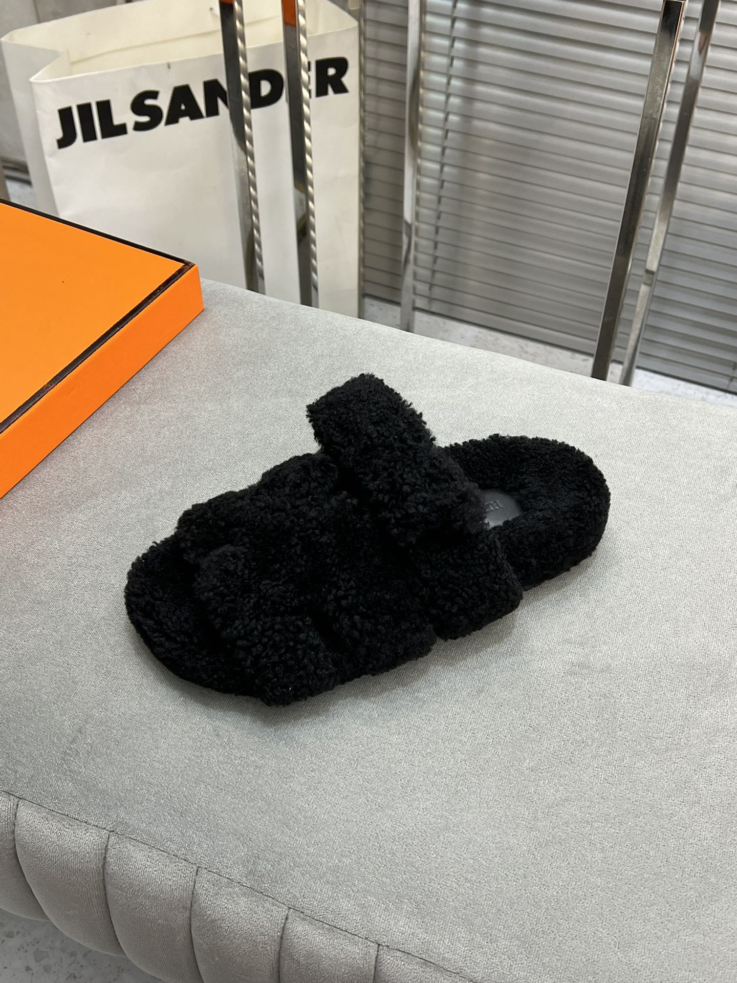 CHYPRE SLIPPERS IN BLACK LAMB WOOL - 35