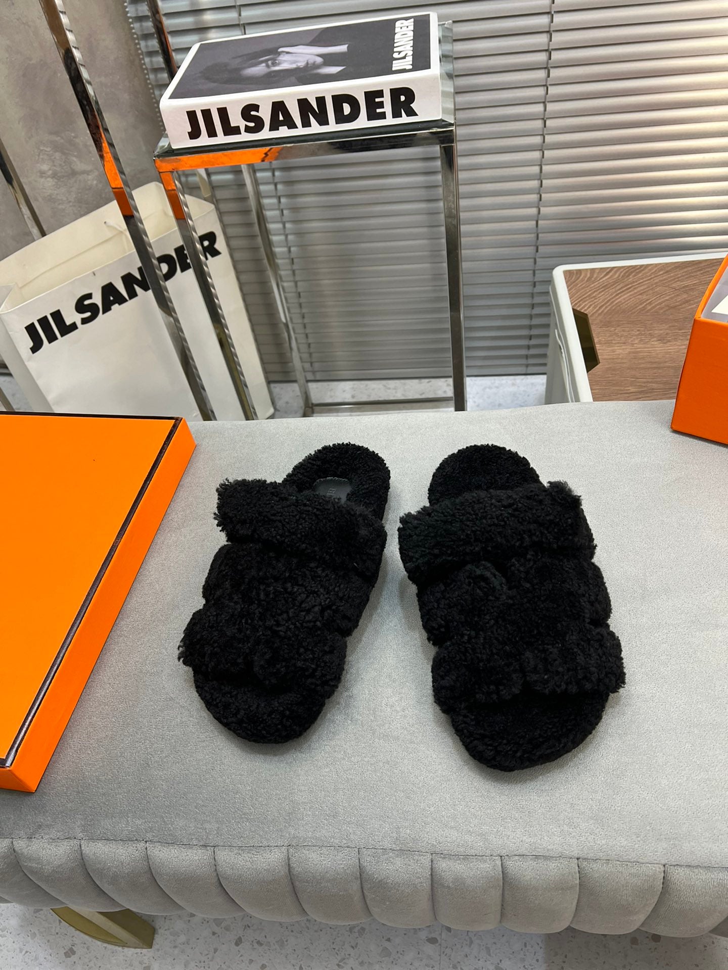 CHYPRE SLIPPERS IN BLACK LAMB WOOL - 35