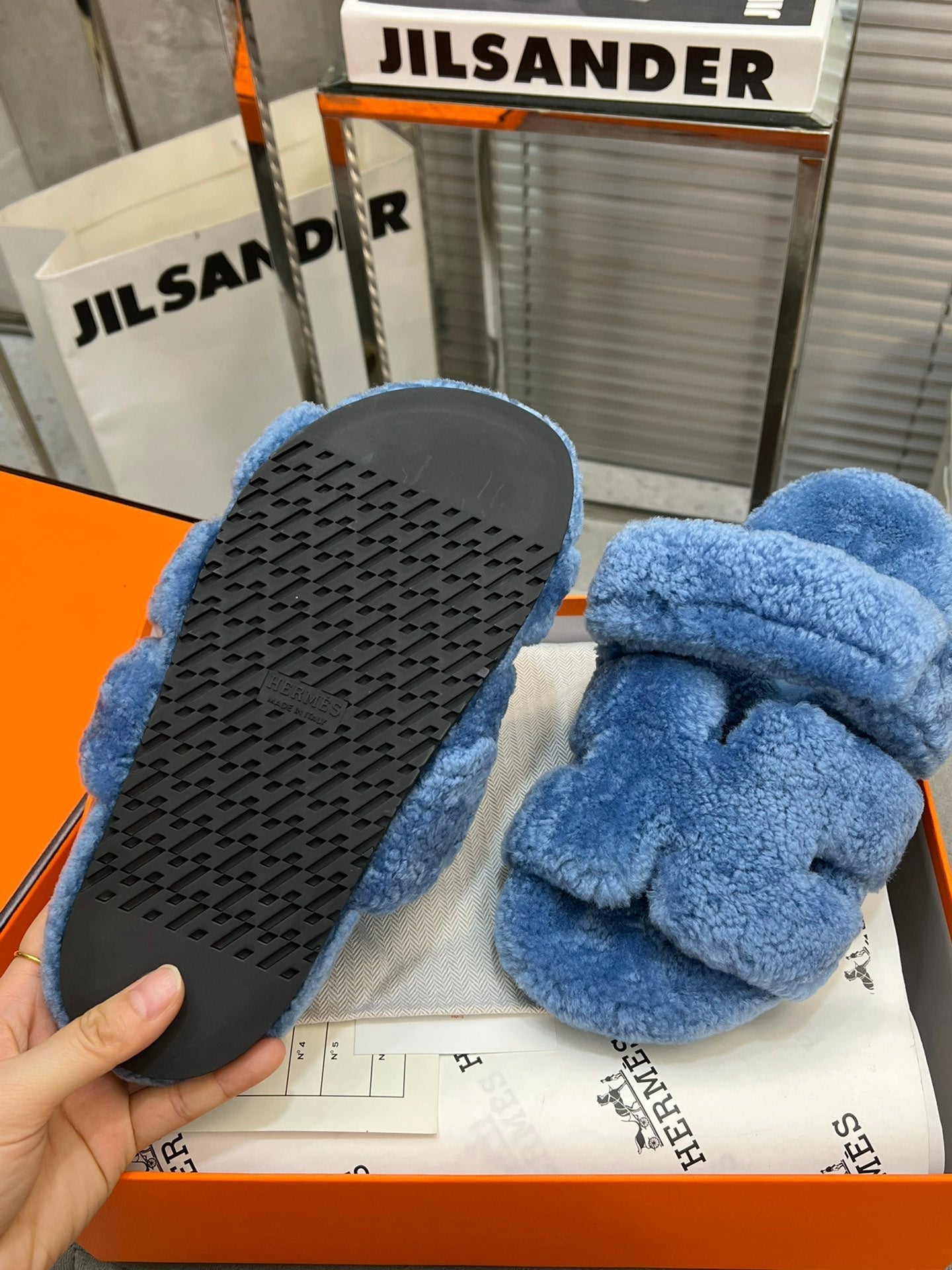 CHYPRE SLIPPERS IN AZURE BLUE LAMB WOOL - 35