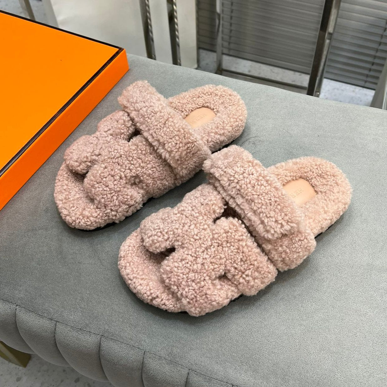 CHYPRE SLIPPERS IN ROSY BROWN LAMB WOOL - 35