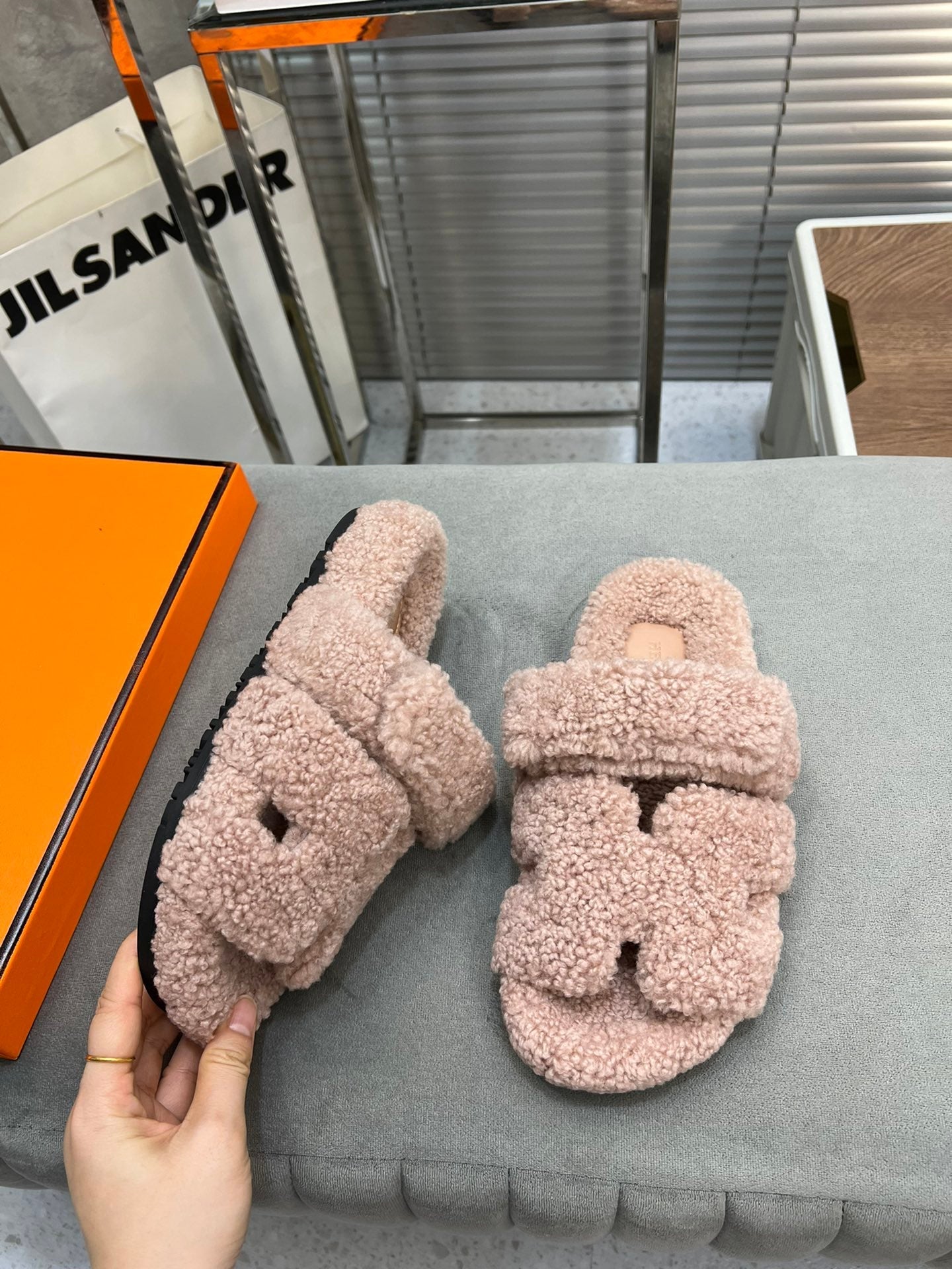 CHYPRE SLIPPERS IN ROSY BROWN LAMB WOOL - 35