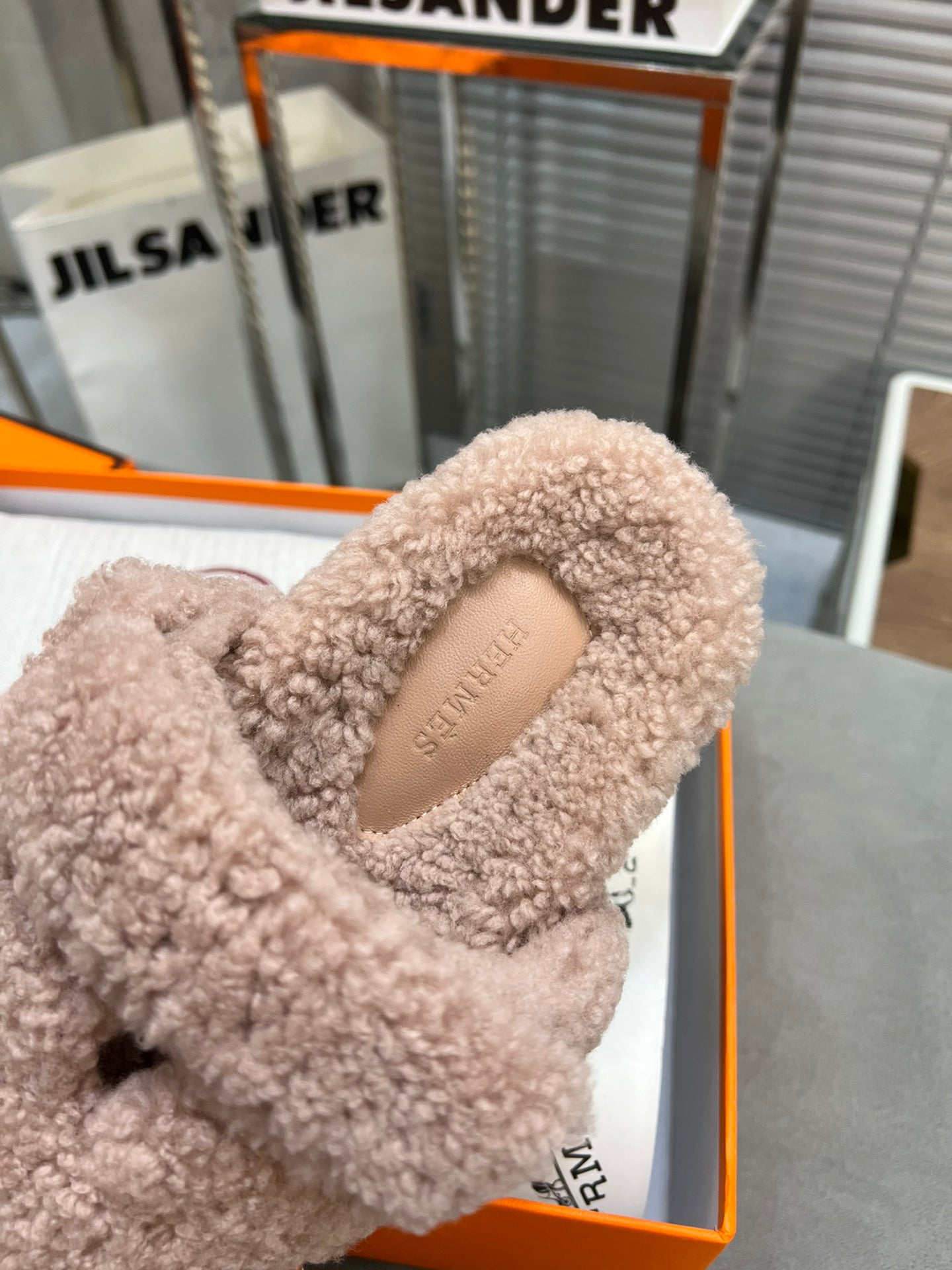 CHYPRE SLIPPERS IN ROSY BROWN LAMB WOOL - 35