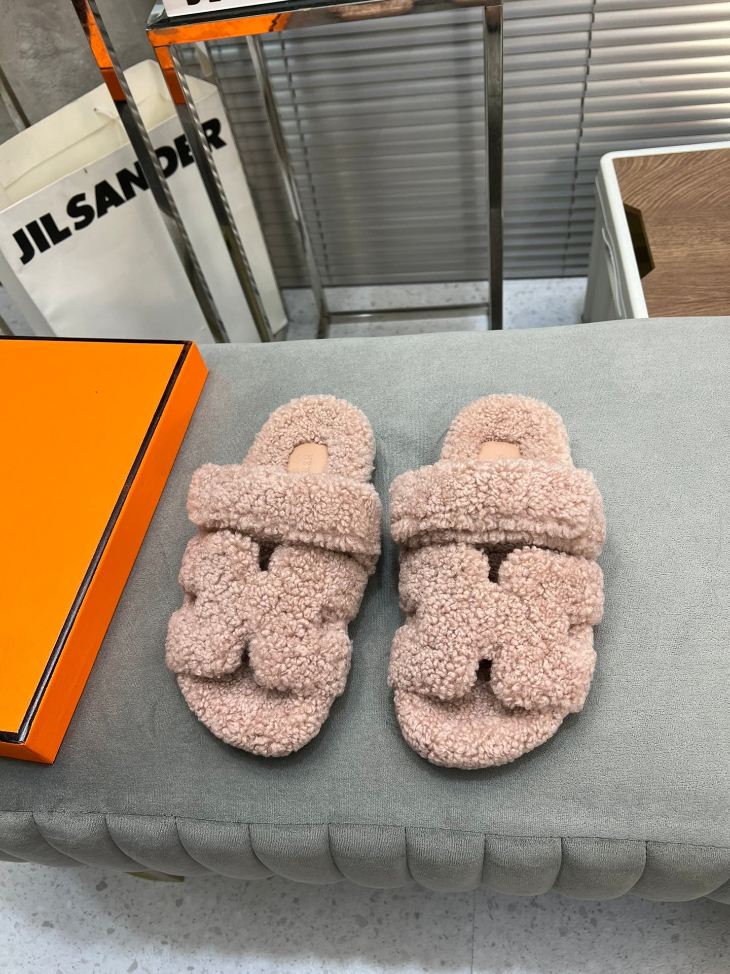 CHYPRE SLIPPERS IN ROSY BROWN LAMB WOOL - 35