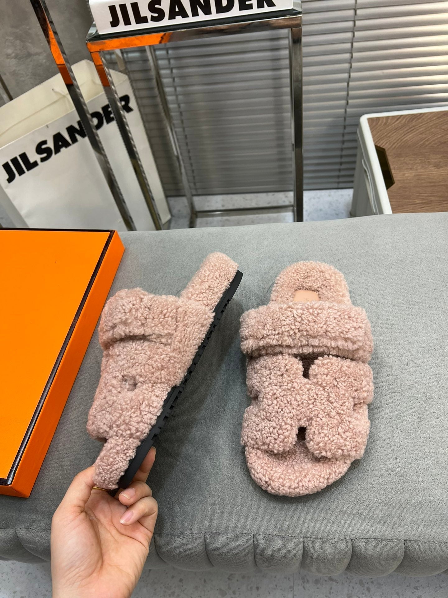 CHYPRE SLIPPERS IN ROSY BROWN LAMB WOOL - 35