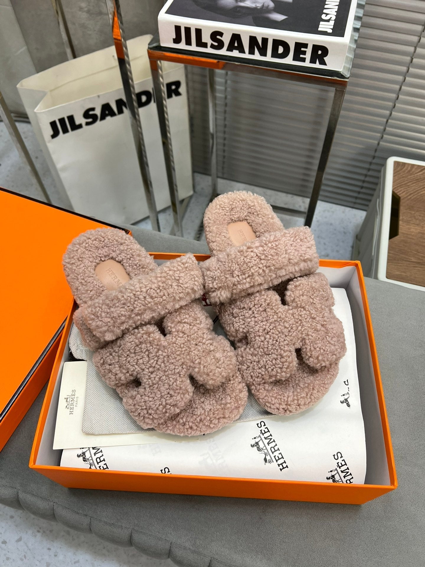 CHYPRE SLIPPERS IN ROSY BROWN LAMB WOOL - 35