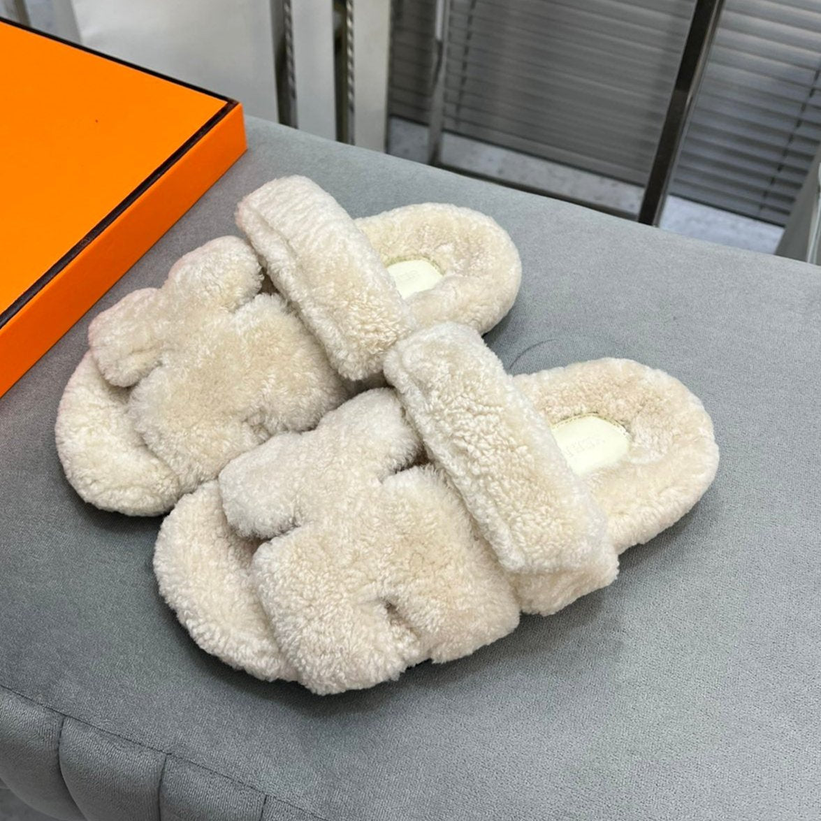 CHYPRE SLIPPERS IN BISQUE BEIGE LAMB WOOL - 35