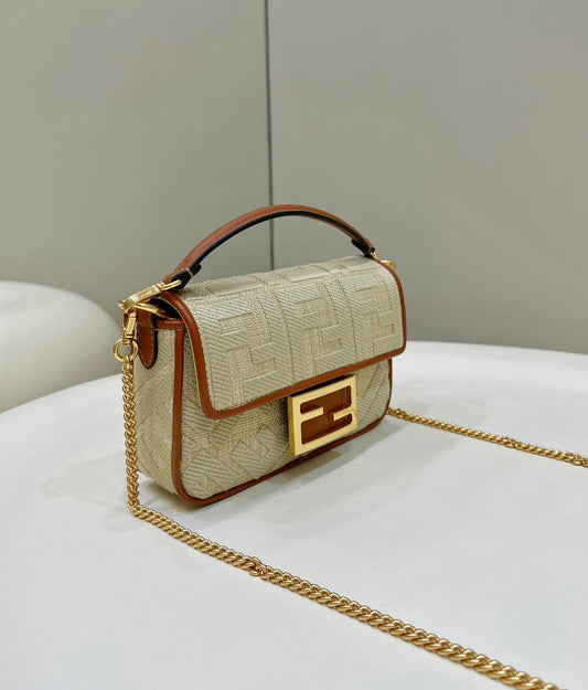 СУМКА FENDI 19 BAGUETTE З ПОЛОТНА КОЛЬОРУ ЛЬОНУ З ФУРНІТУРОЮ ЗІ ЗОЛОТА