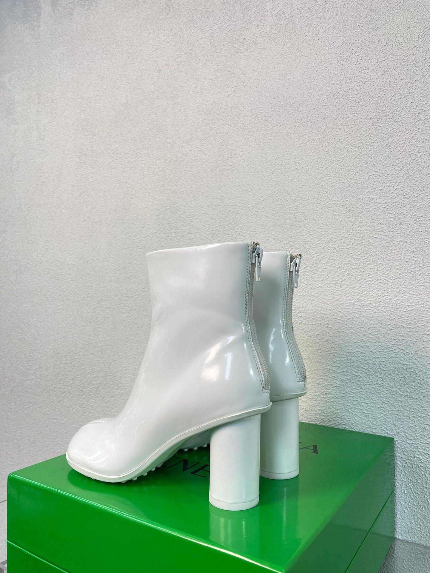 ATOMIC ANKLE BOOT IN WHITE CALFSKIN 75 MM - 34