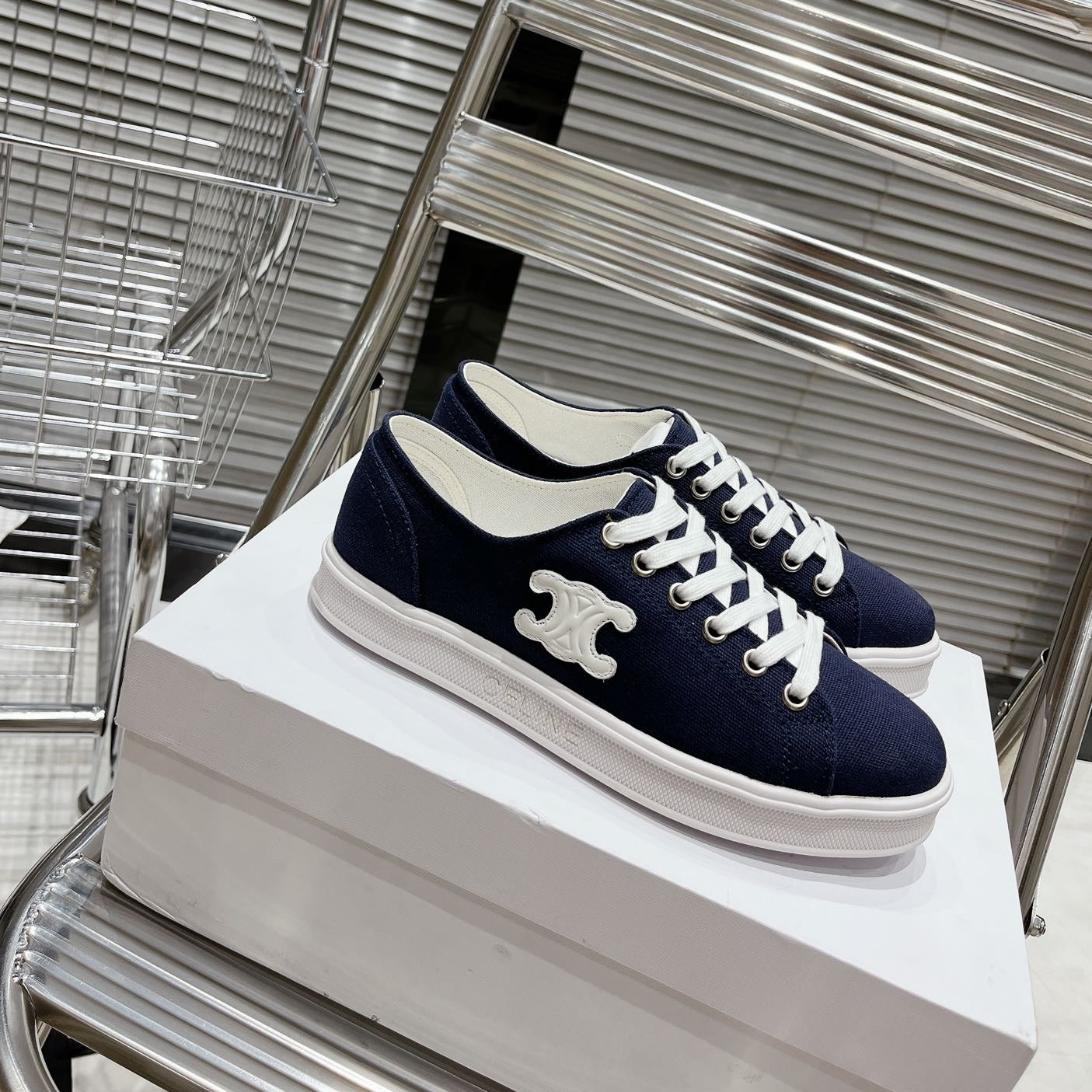 JANE SNEAKERS LOW LACE-UP WITH TRIOMPHE PATCH IN CANVAS AND CALFSKIN NAVY/WHITE LOGO - 35